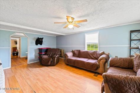 982 Little White Oak Road Duff TN 37729
