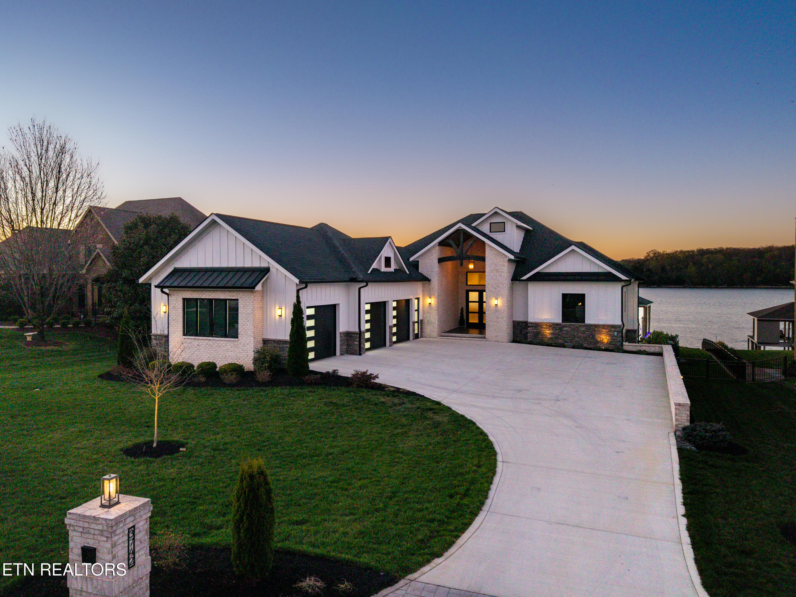 3742 Promontory Point Louisville TN 37777