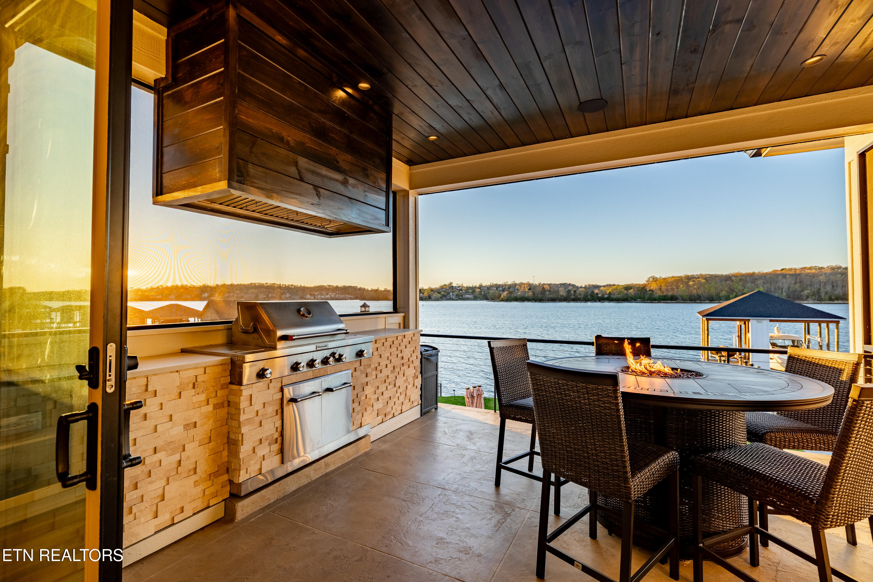 3742 Promontory Point Louisville TN 37777
