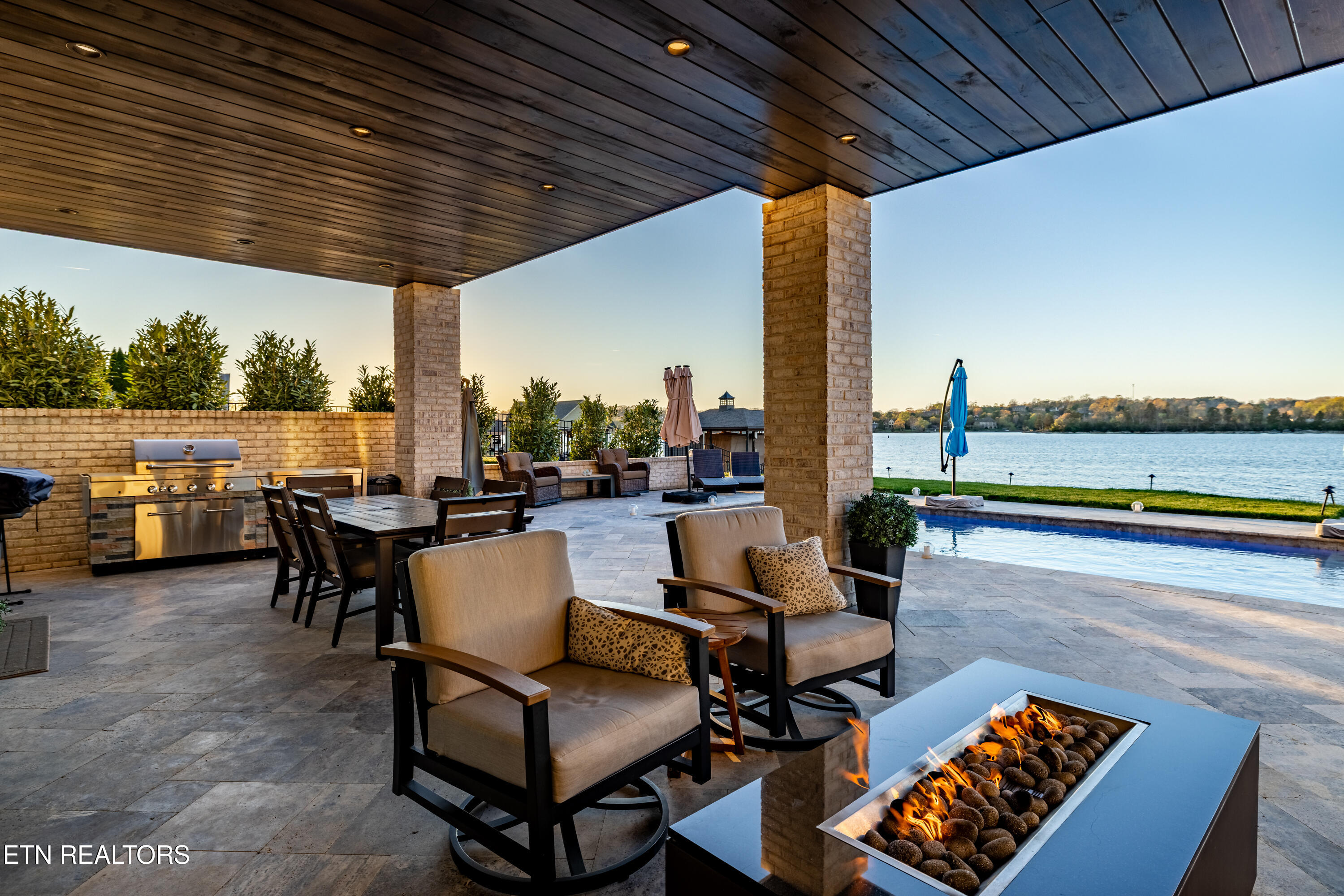 3742 Promontory Point Louisville TN 37777