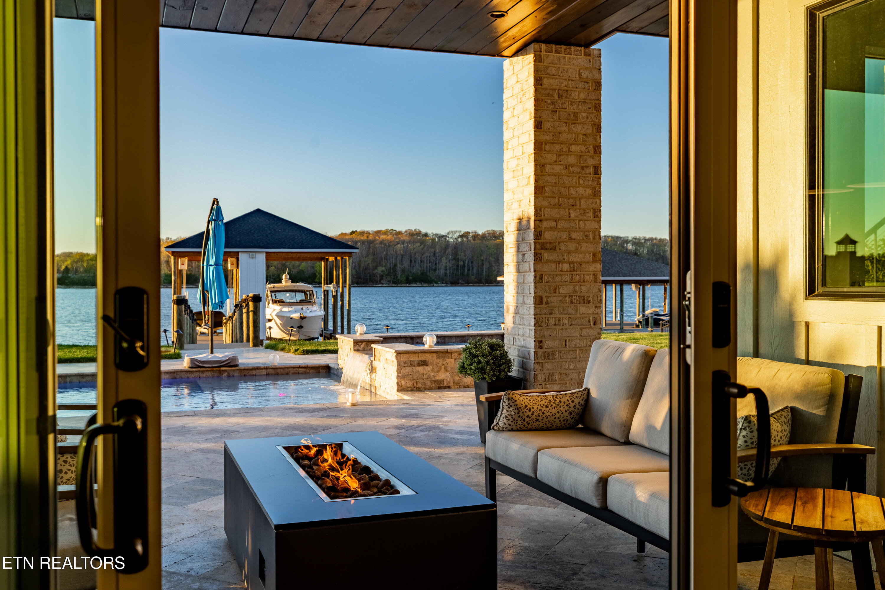 3742 Promontory Point Louisville TN 37777
