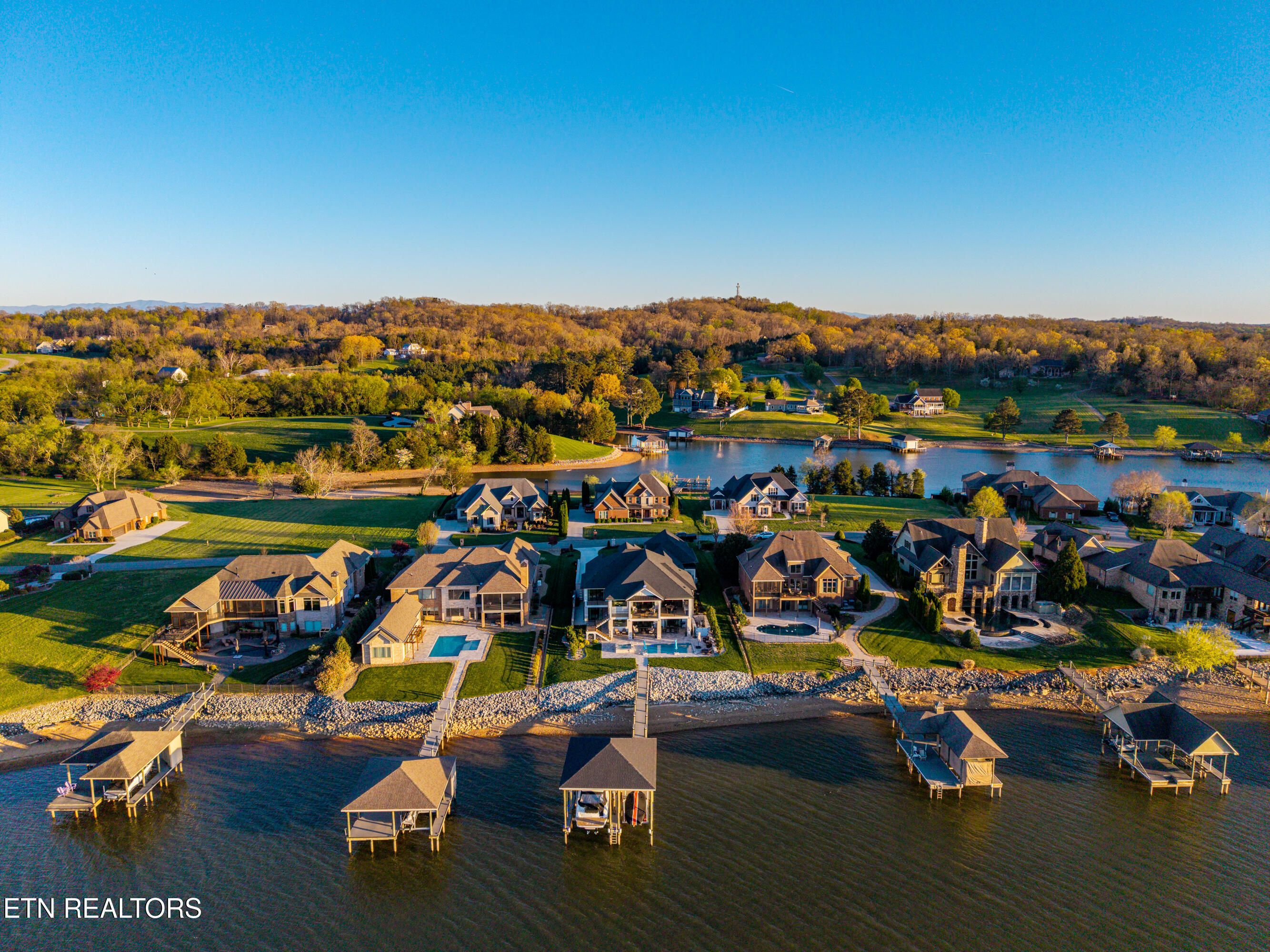 3742 Promontory Point Louisville TN 37777