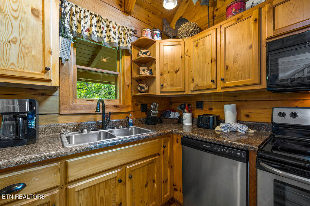 1728 Scenic Woods Way Sevierville TN 37876