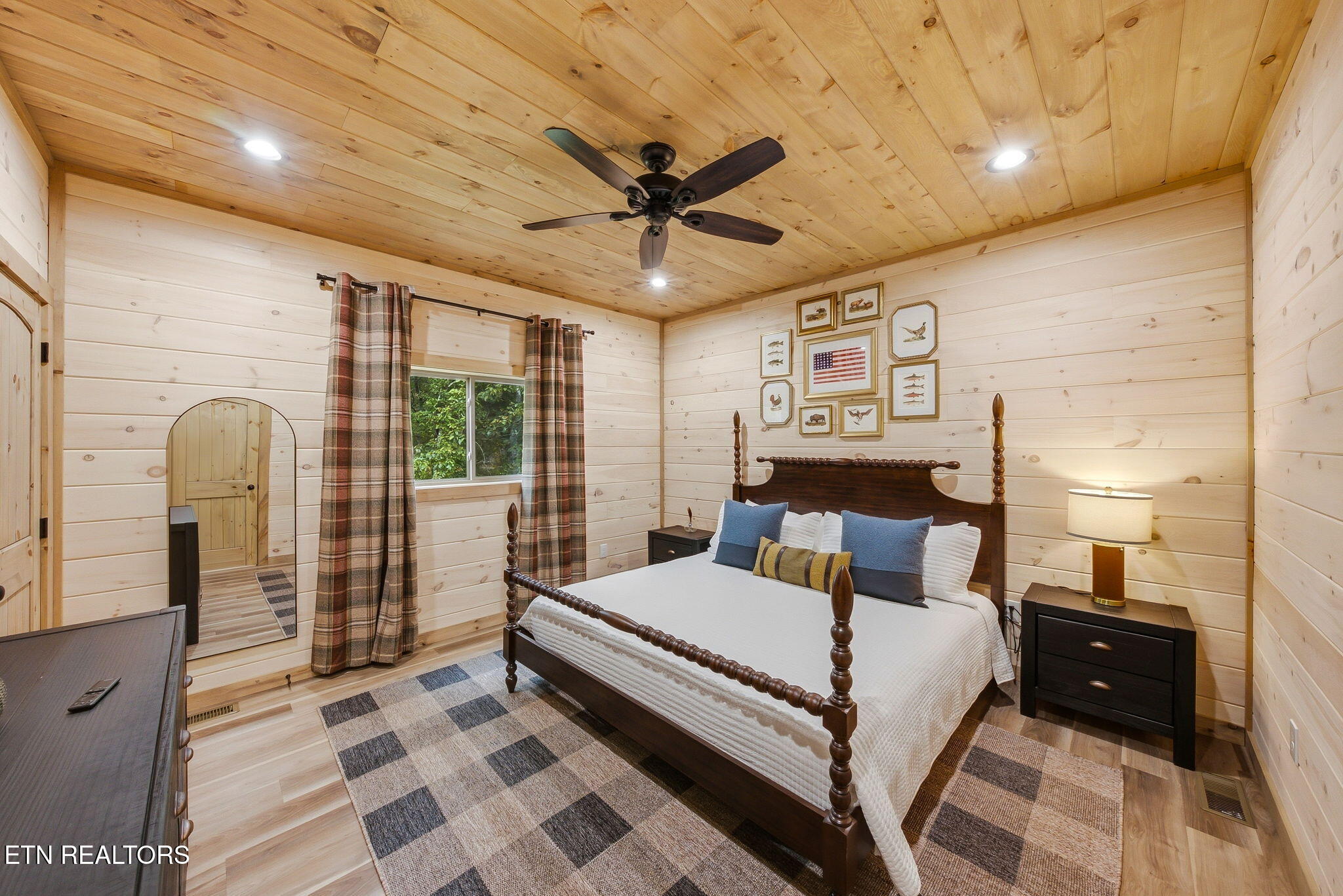 1524 Scenic Woods Way Sevierville TN 37876