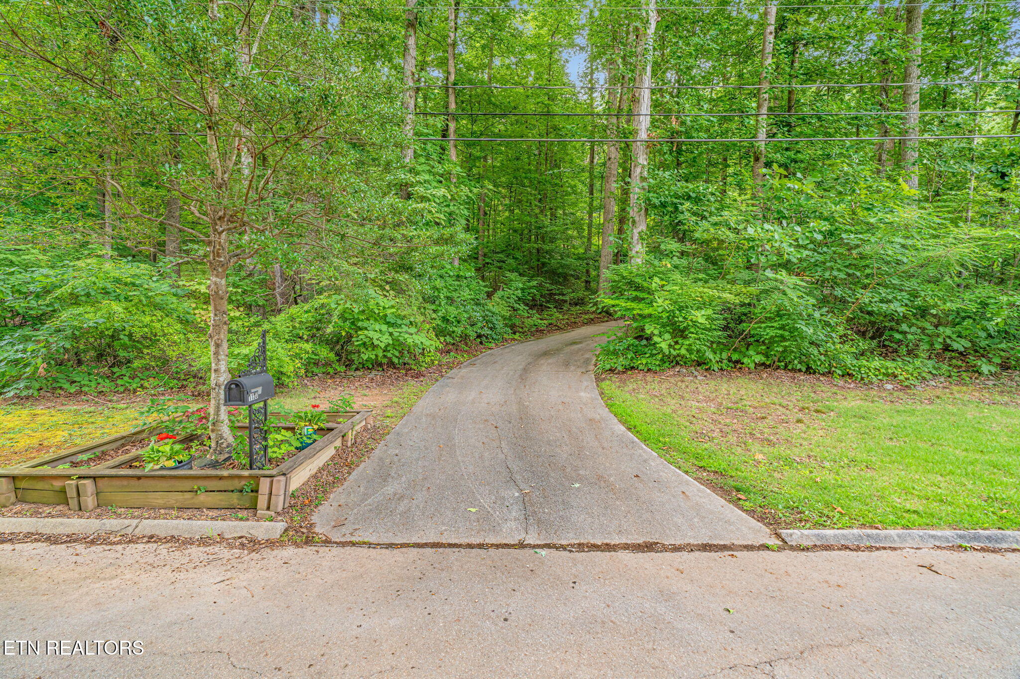 1130 W Outer Drive Oak Ridge TN 37830