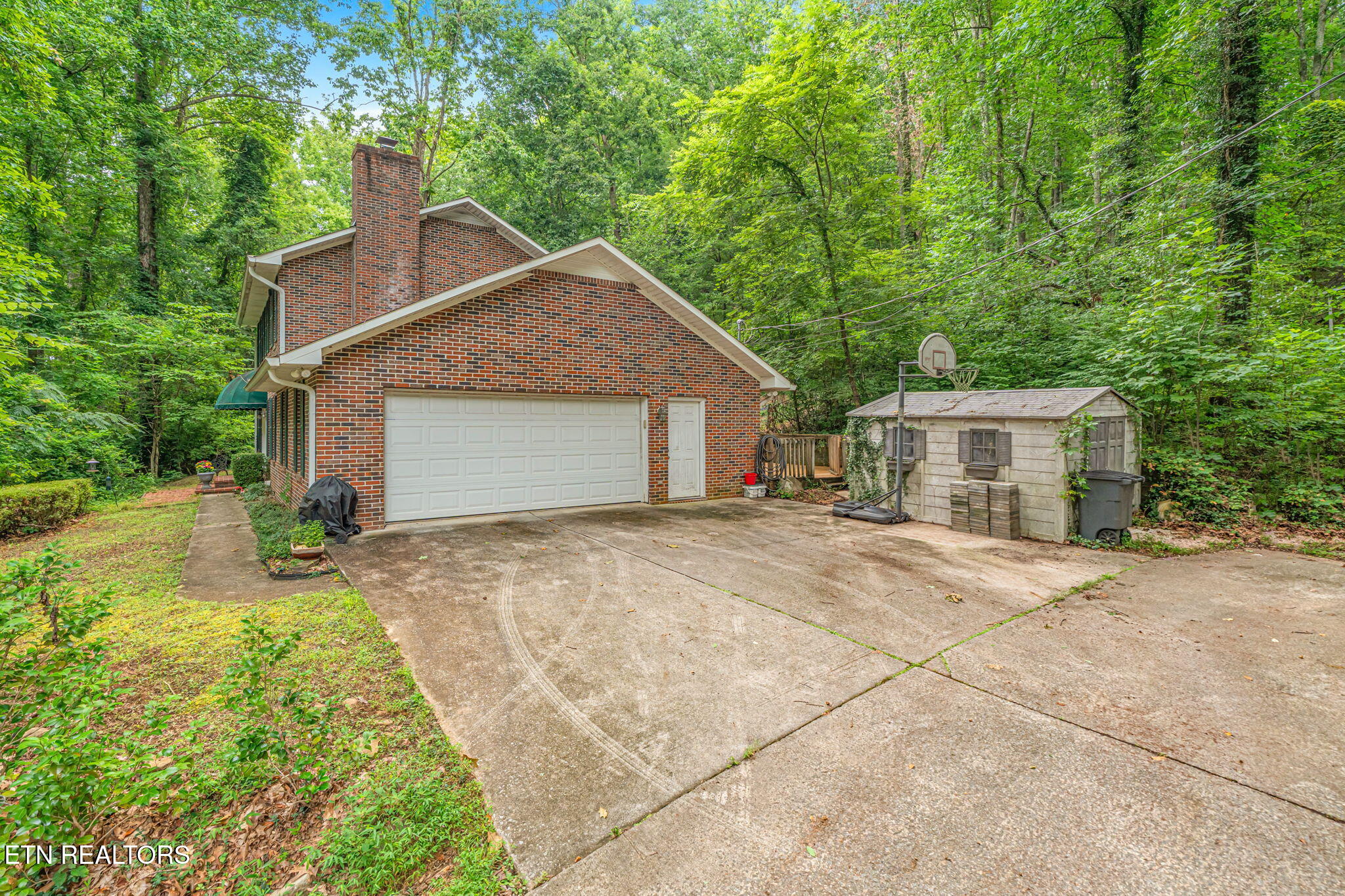 1130 W Outer Drive Oak Ridge TN 37830