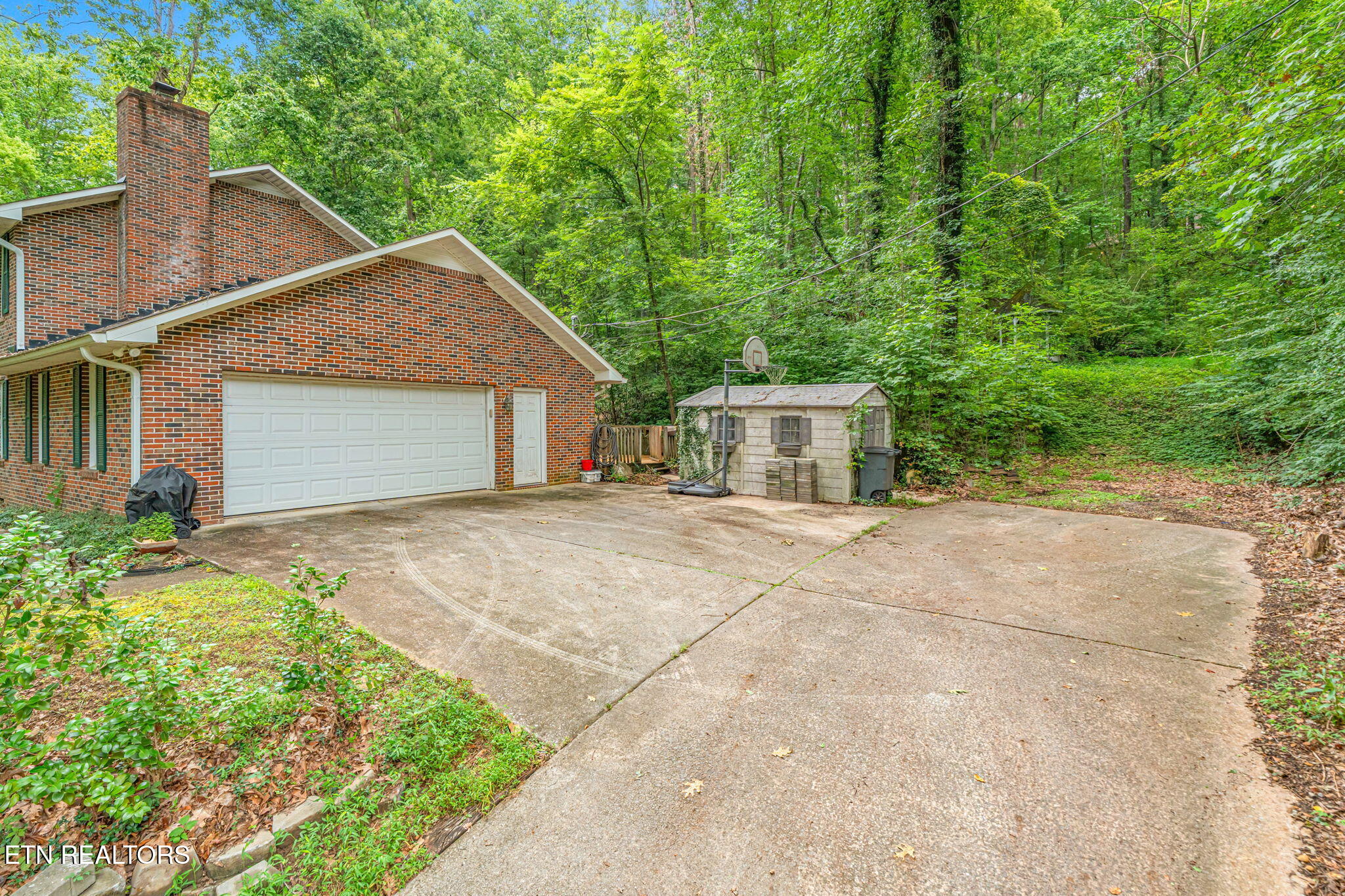 1130 W Outer Drive Oak Ridge TN 37830