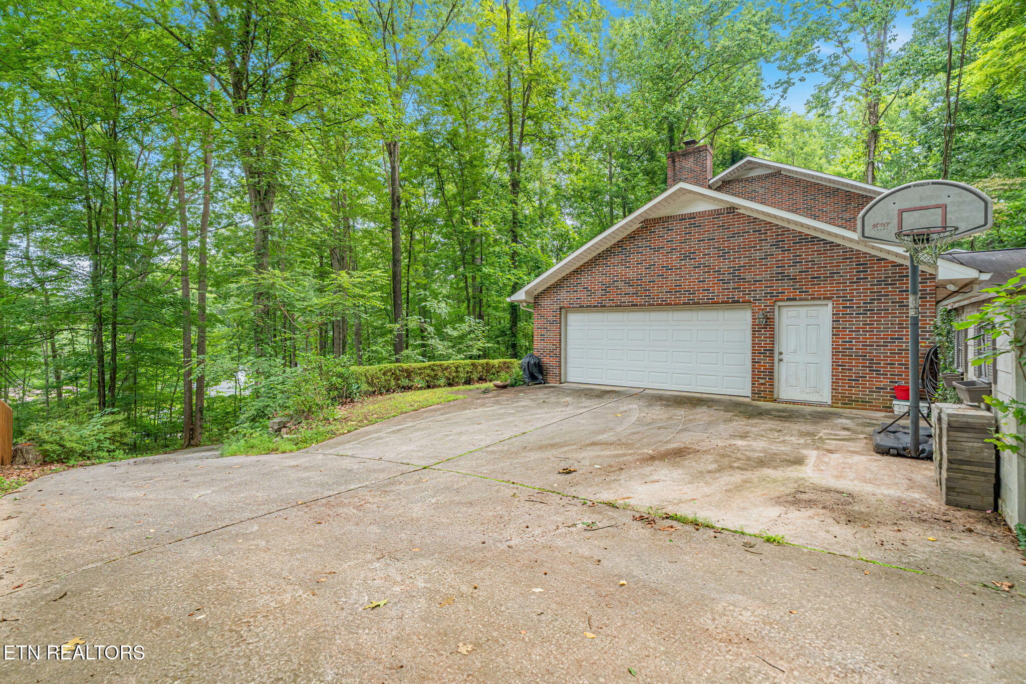 1130 W Outer Drive Oak Ridge TN 37830