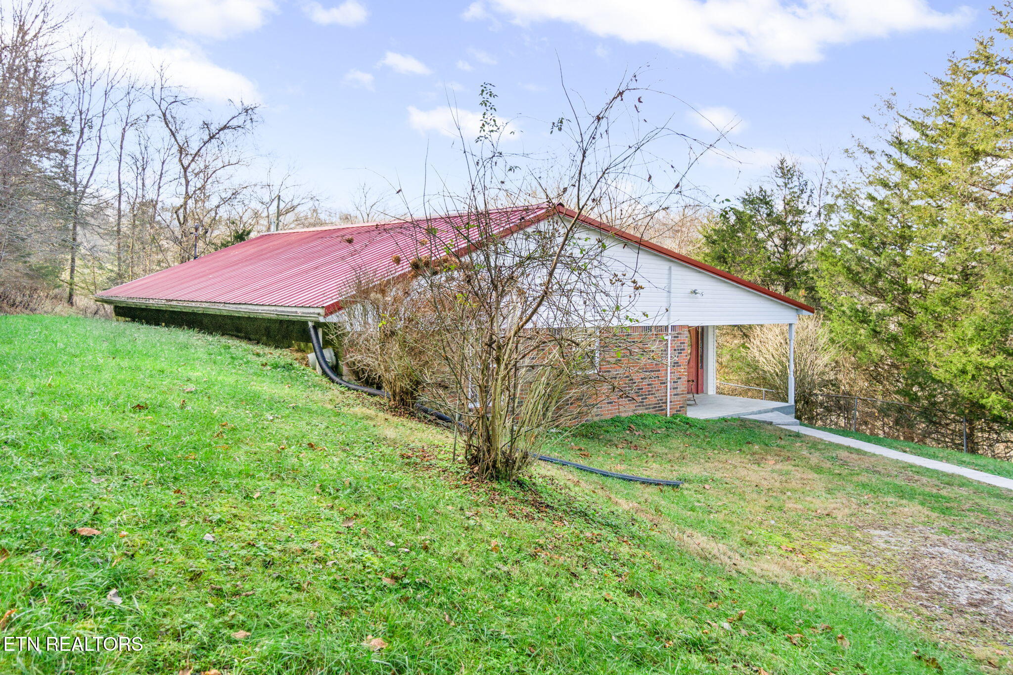 51 Turkeytown Road Hilham TN 38568