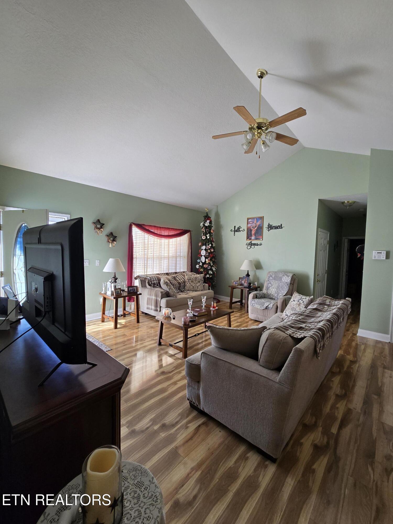2112 Katie Lane Dandridge TN 37725
