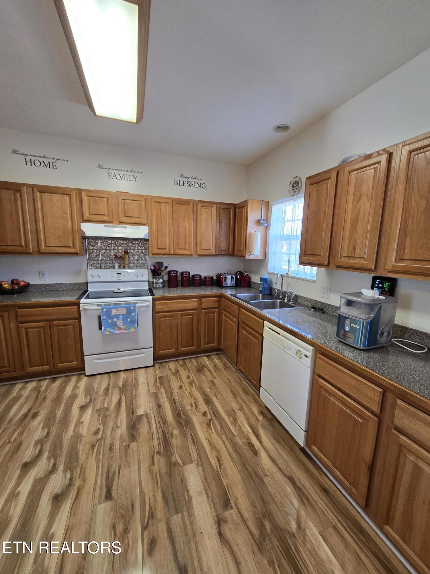 2112 Katie Lane Dandridge TN 37725