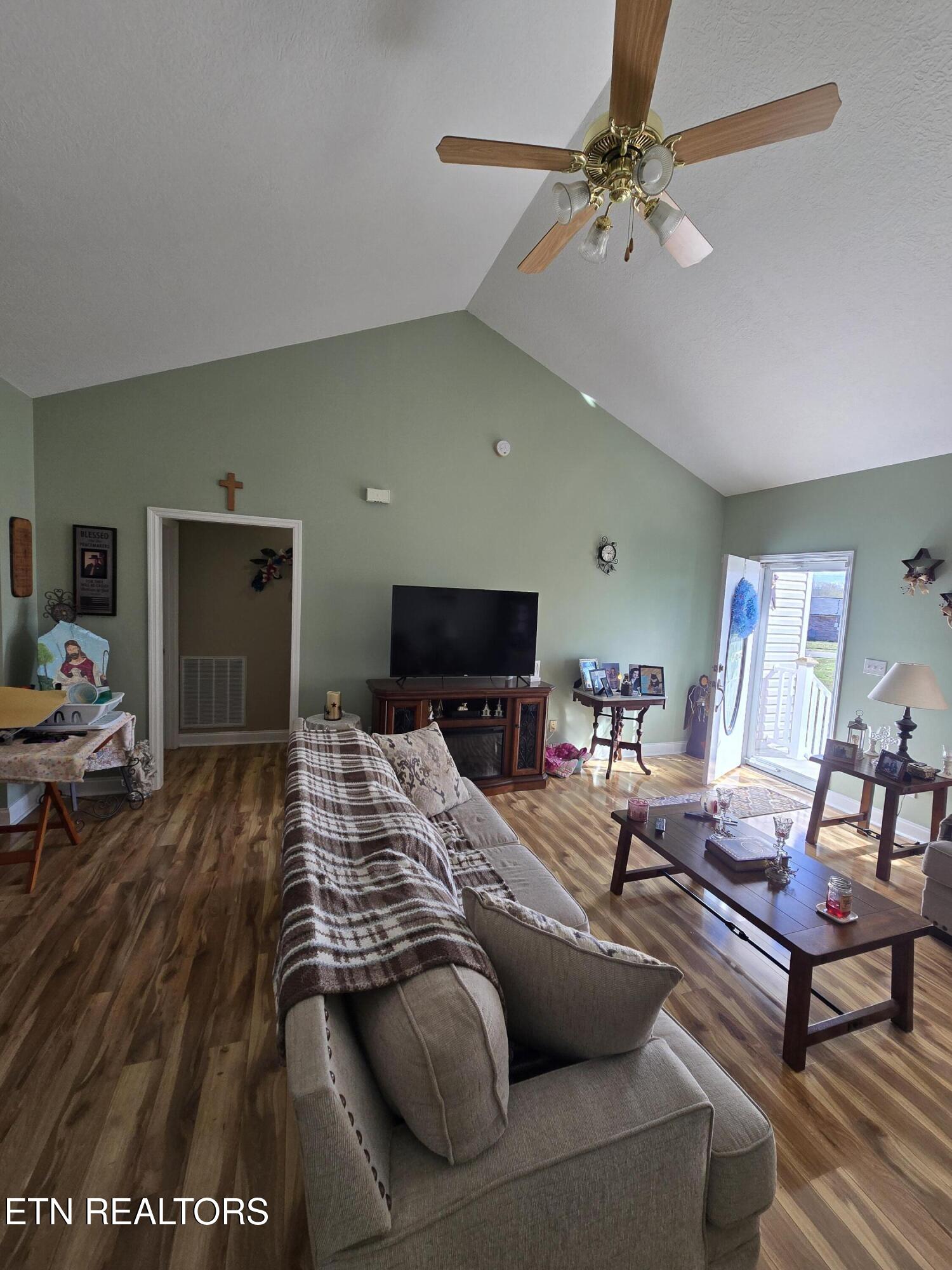 2112 Katie Lane Dandridge TN 37725