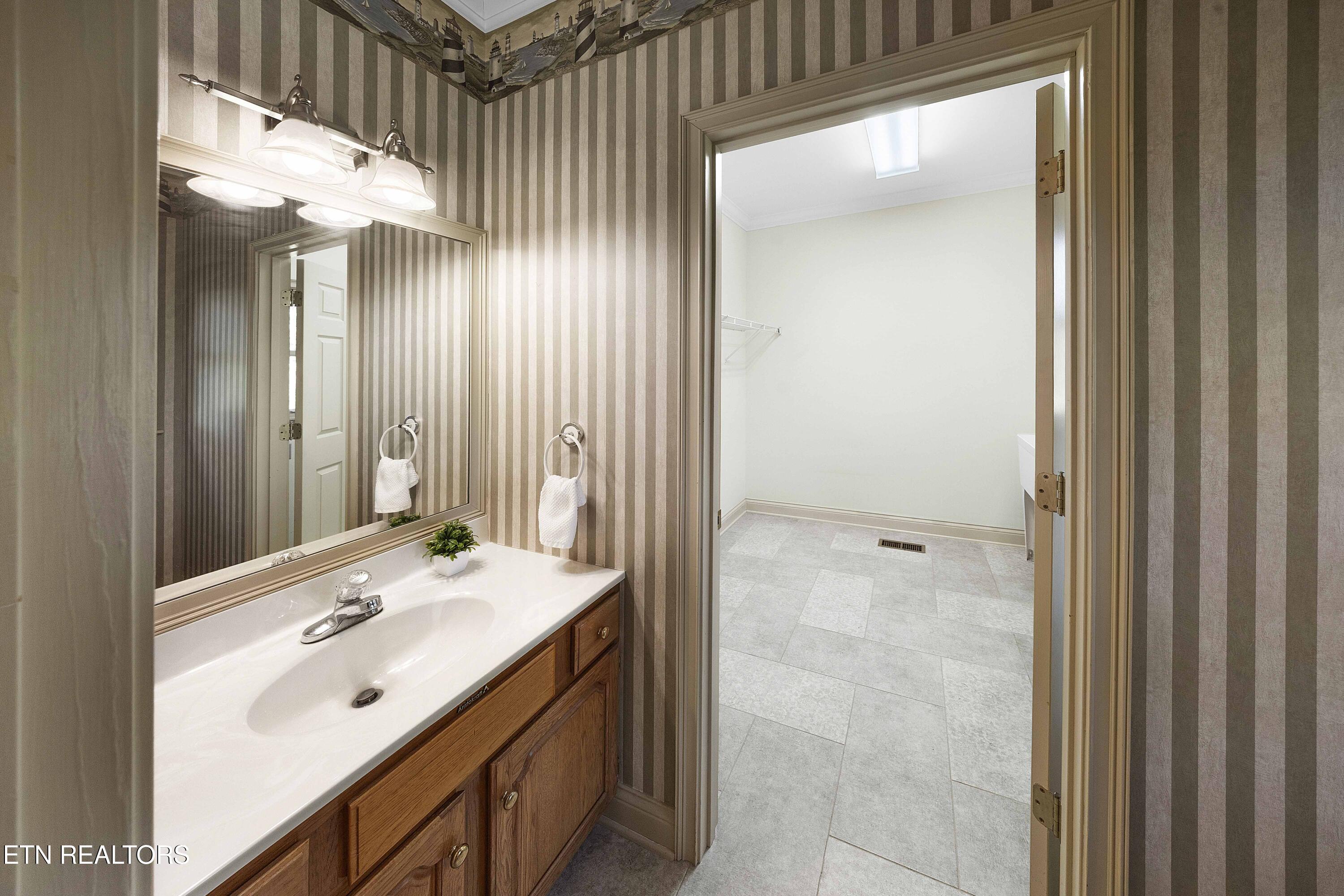 103 Farmington Place Clinton TN 37716