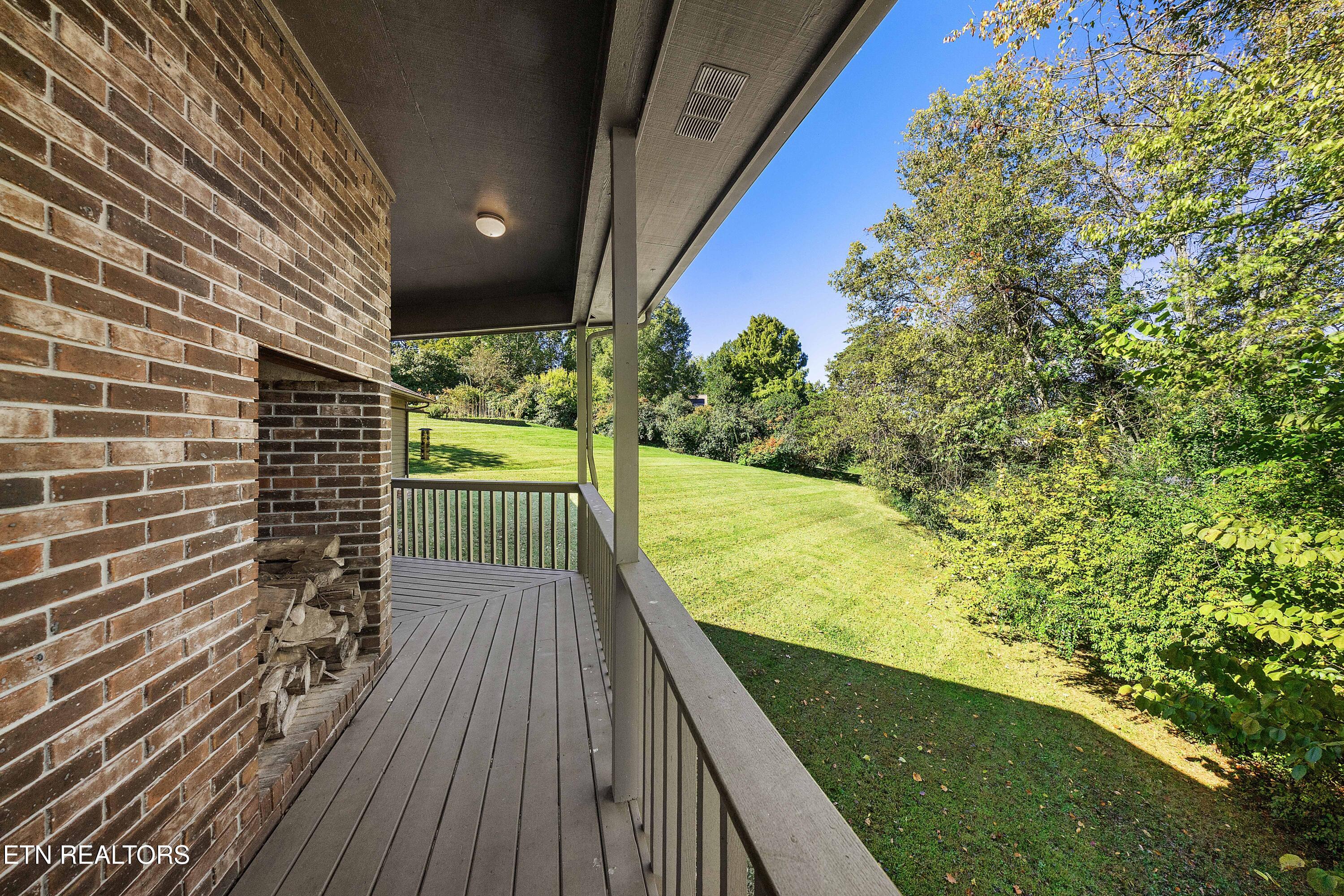 103 Farmington Place Clinton TN 37716