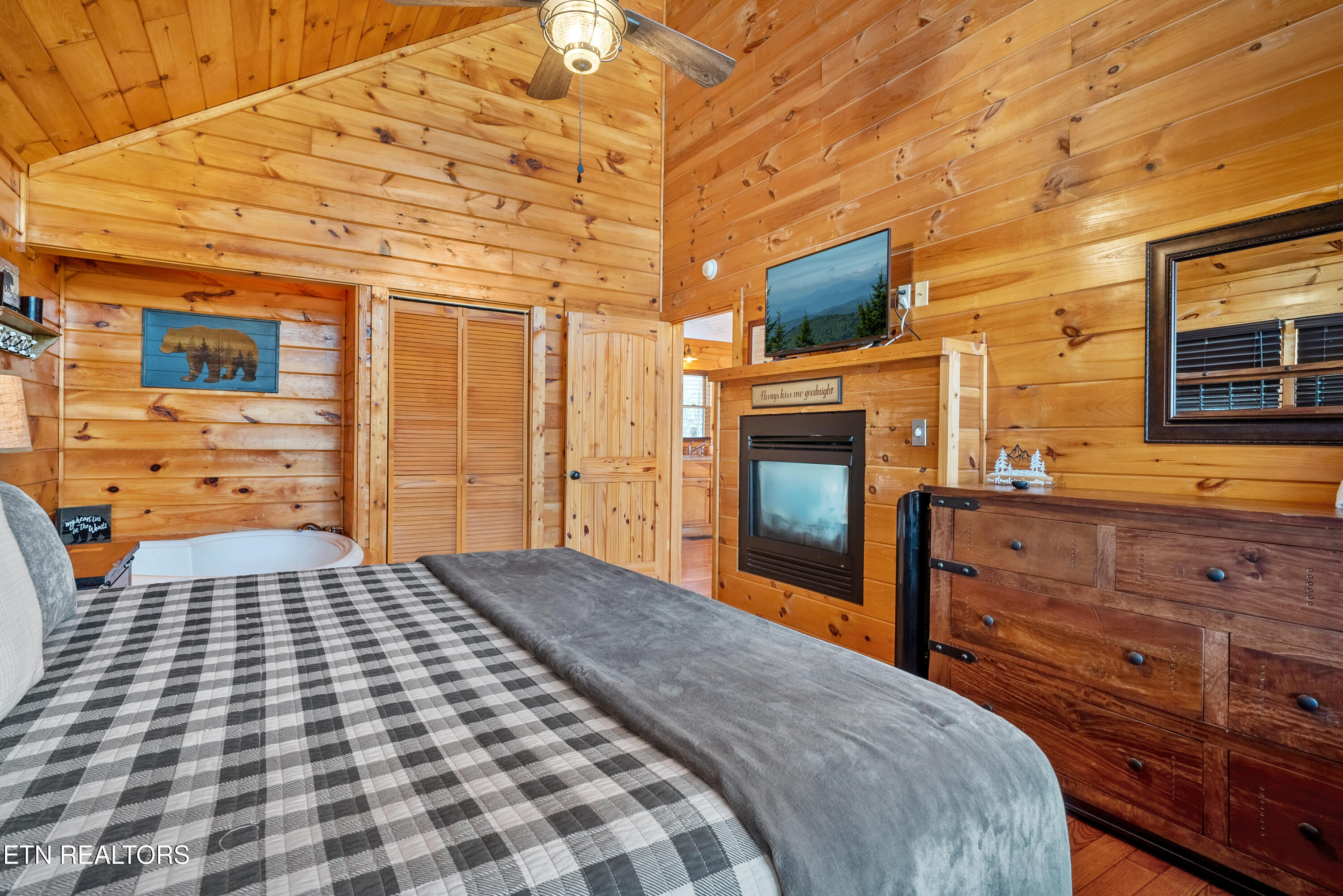 3290 Emerald Springs Loop Sevierville TN 37862