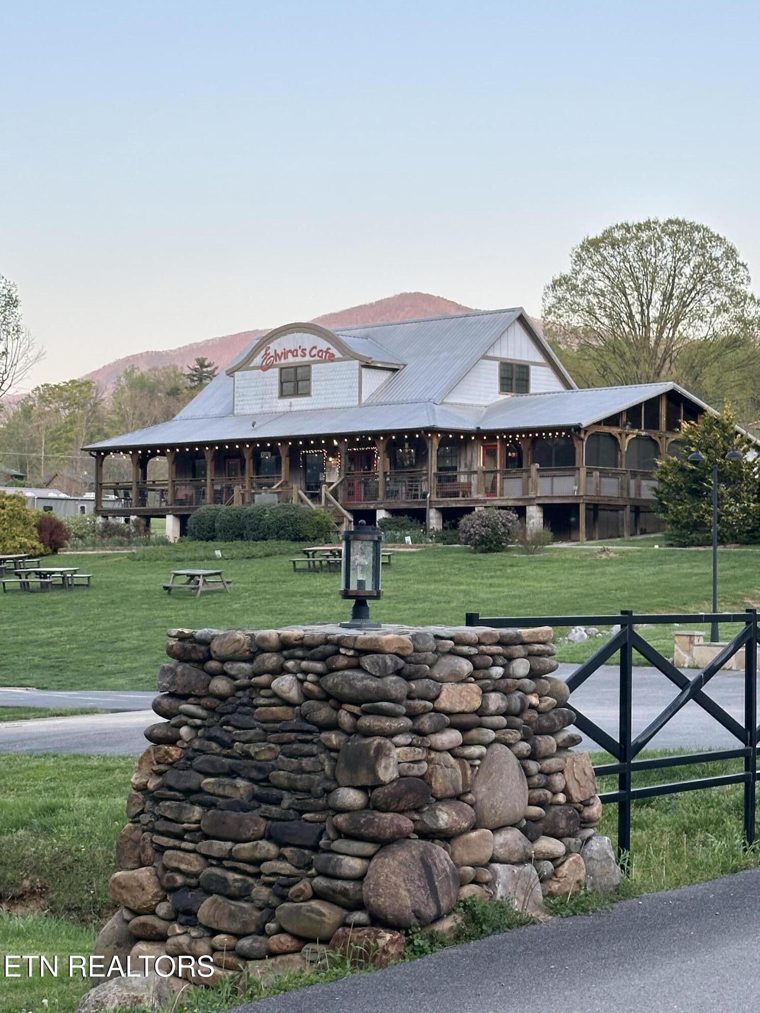 3305 Red Wolfe Road Sevierville TN 37862