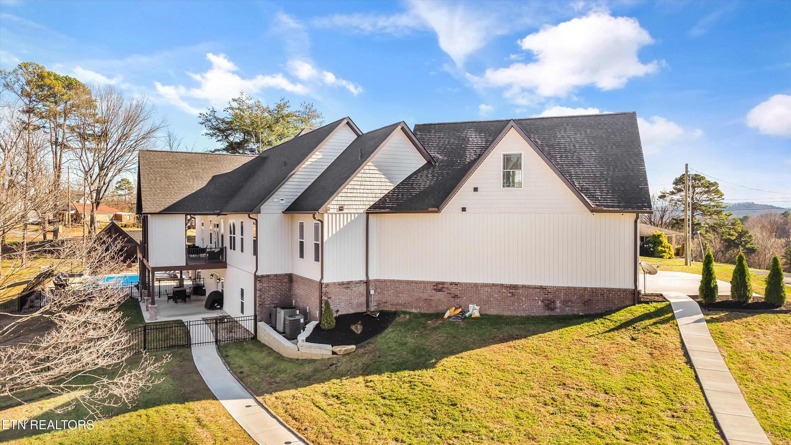 8521 Reed Road Powell TN 37849