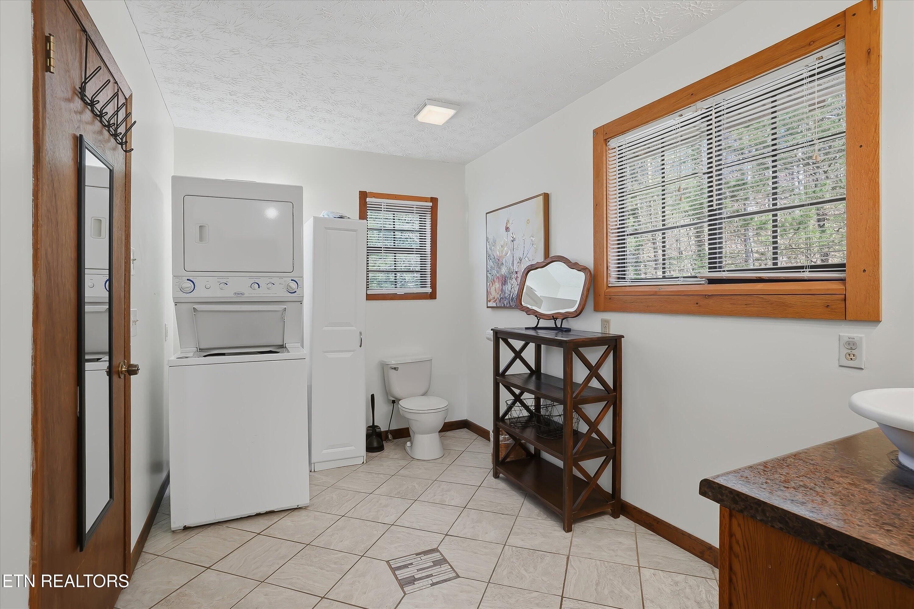 1815 Taylor Way Sevierville TN 37876