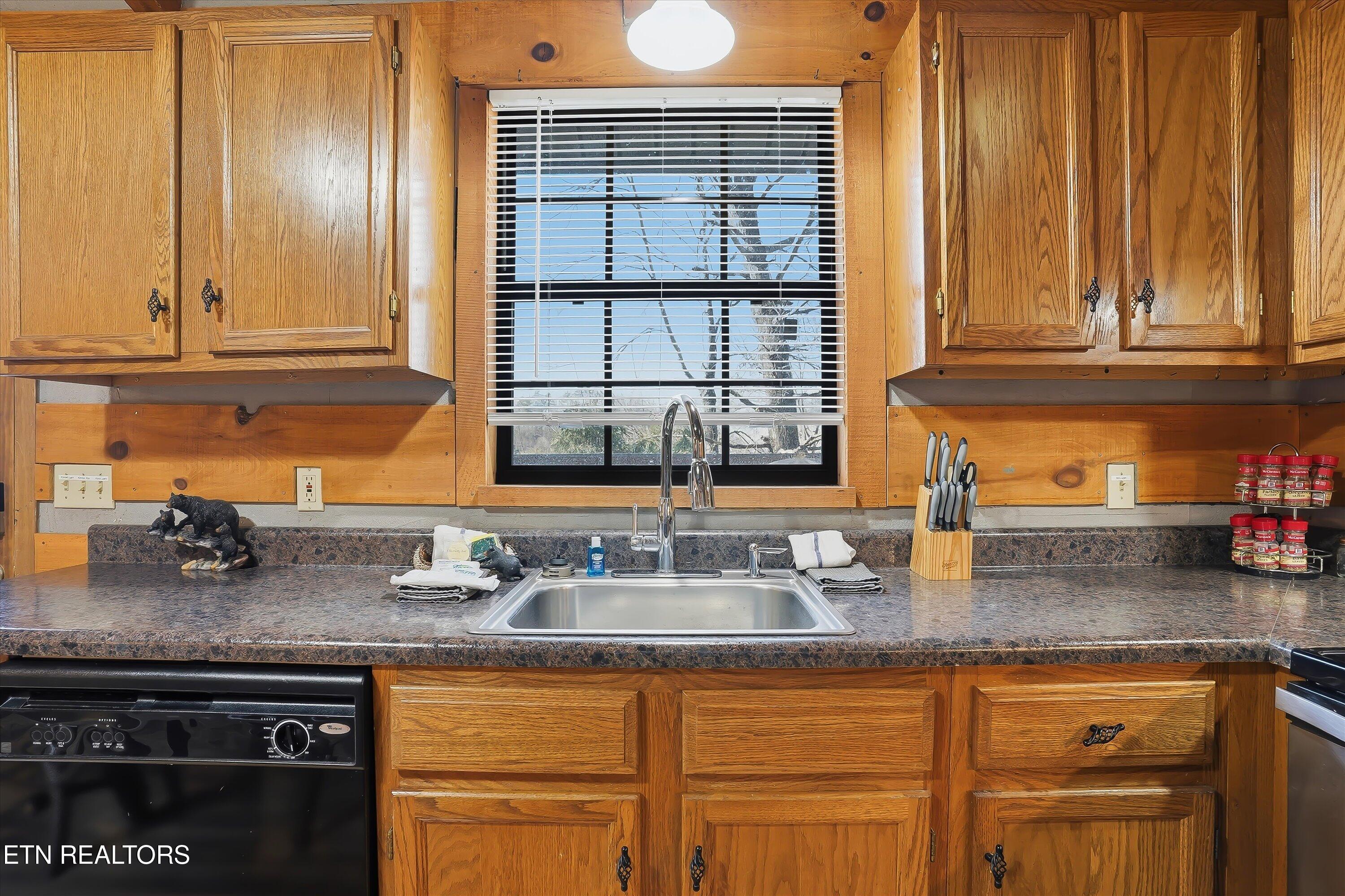 1815 Taylor Way Sevierville TN 37876