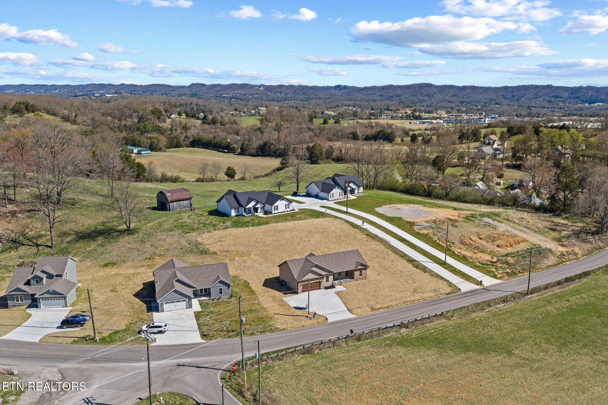 380 Hillvale Road Clinton TN 37716