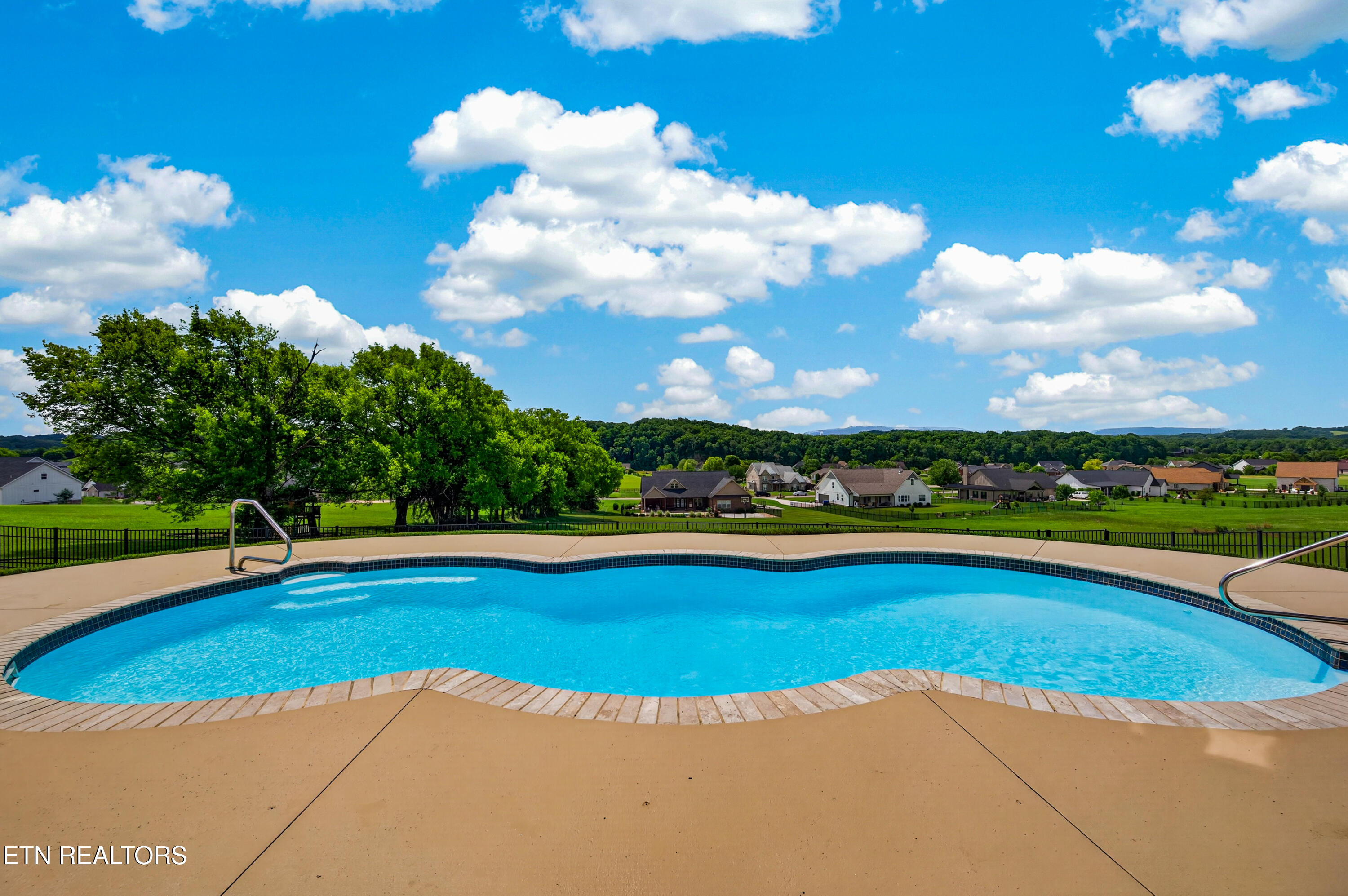 2655 Boston Chase Road Kodak TN 37764