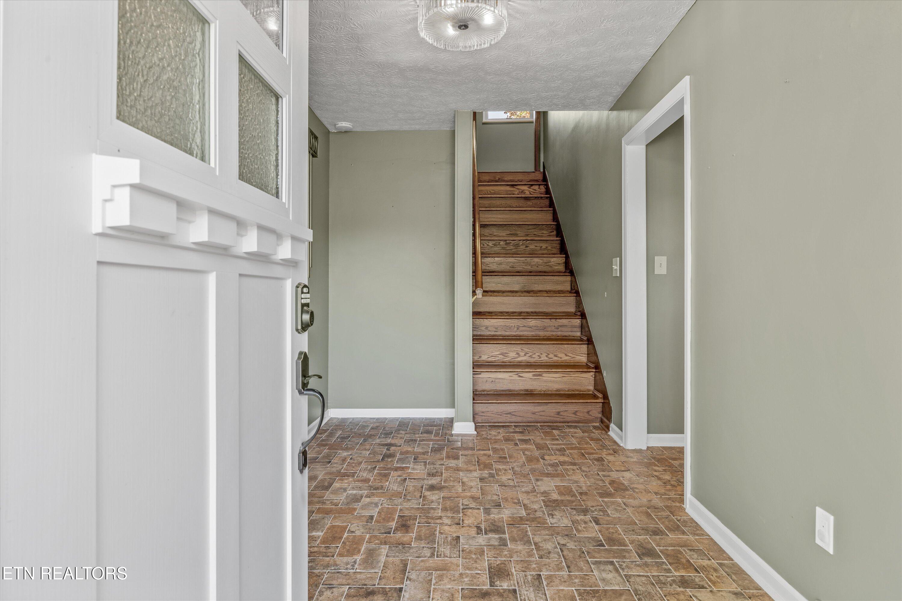 325 Asbury Drive Maryville TN 37804
