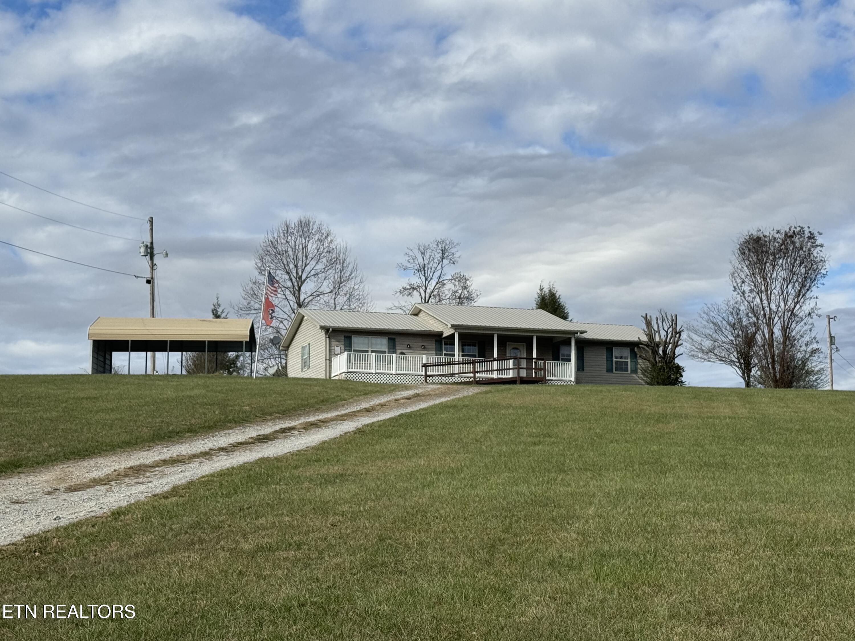 276 O & W Road Oneida TN 37841