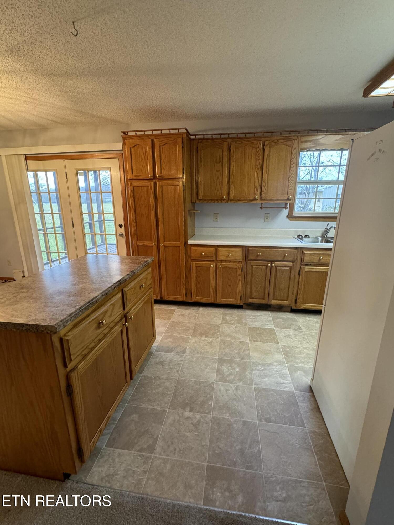 276 O & W Road Oneida TN 37841