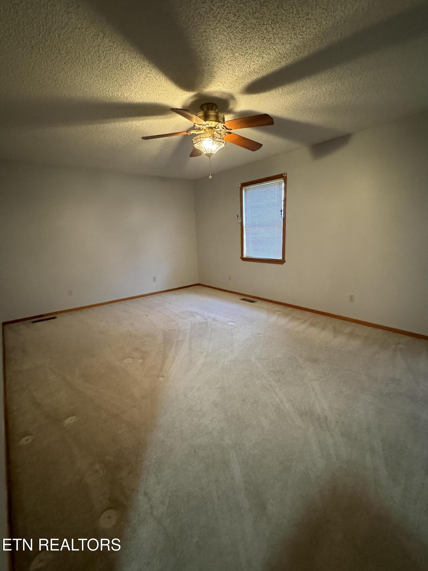 276 O & W Road Oneida TN 37841