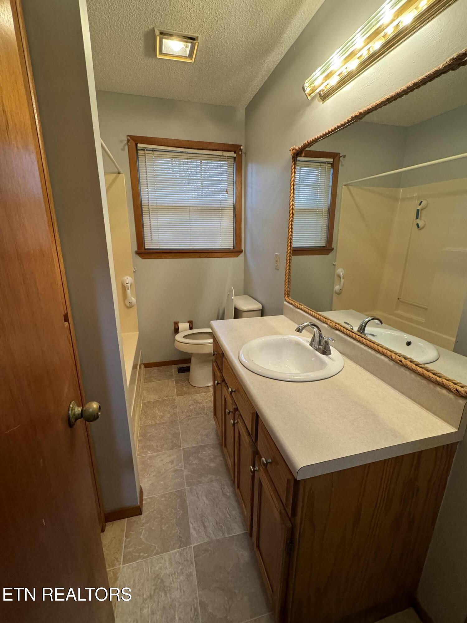 276 O & W Road Oneida TN 37841