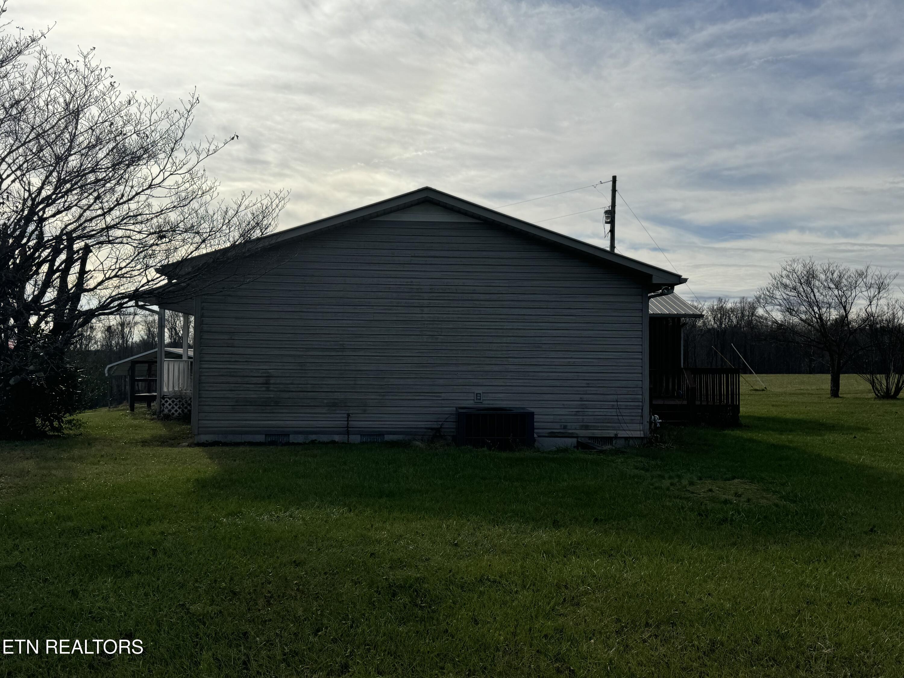 276 O & W Road Oneida TN 37841