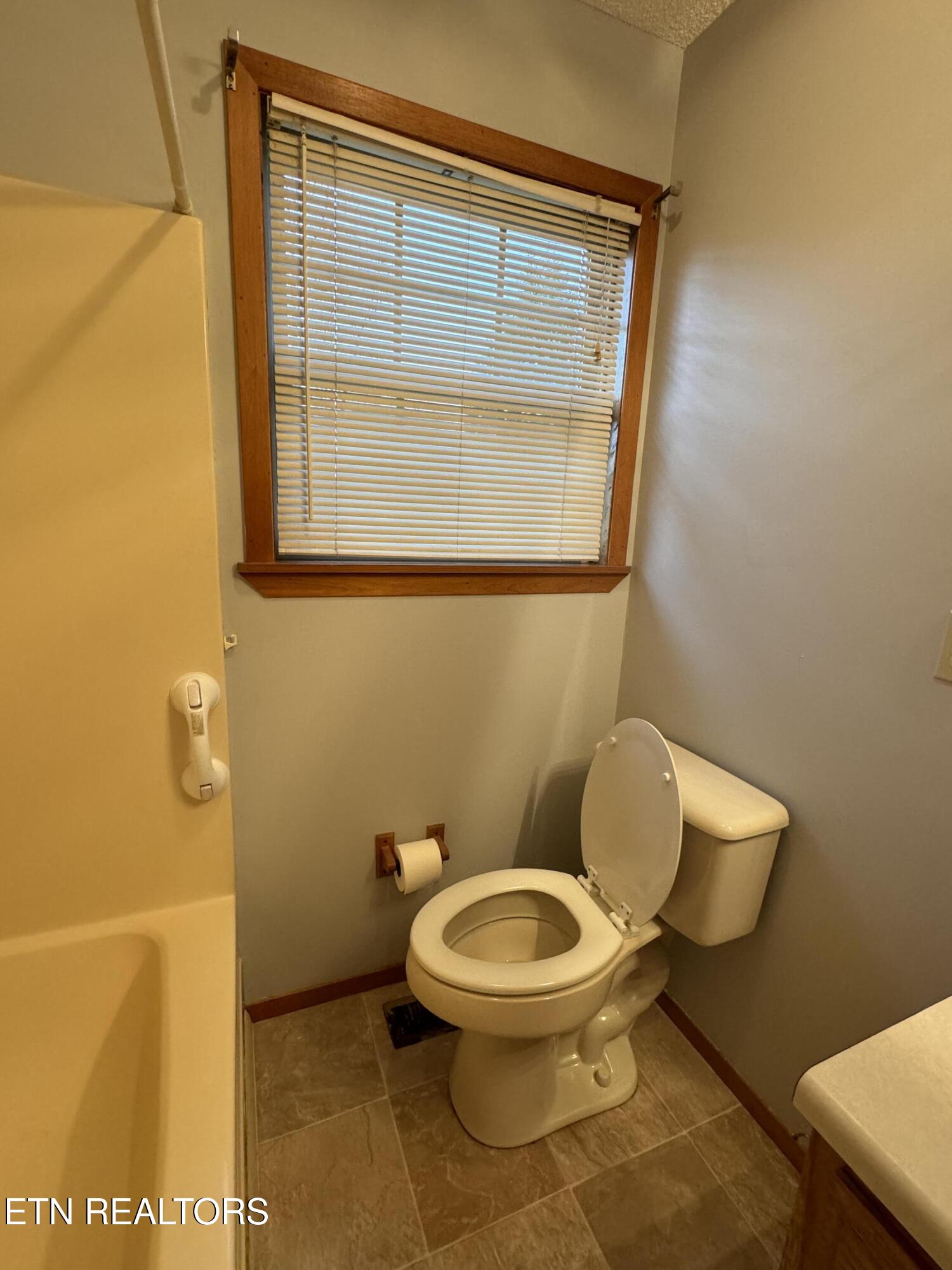 276 O & W Road Oneida TN 37841