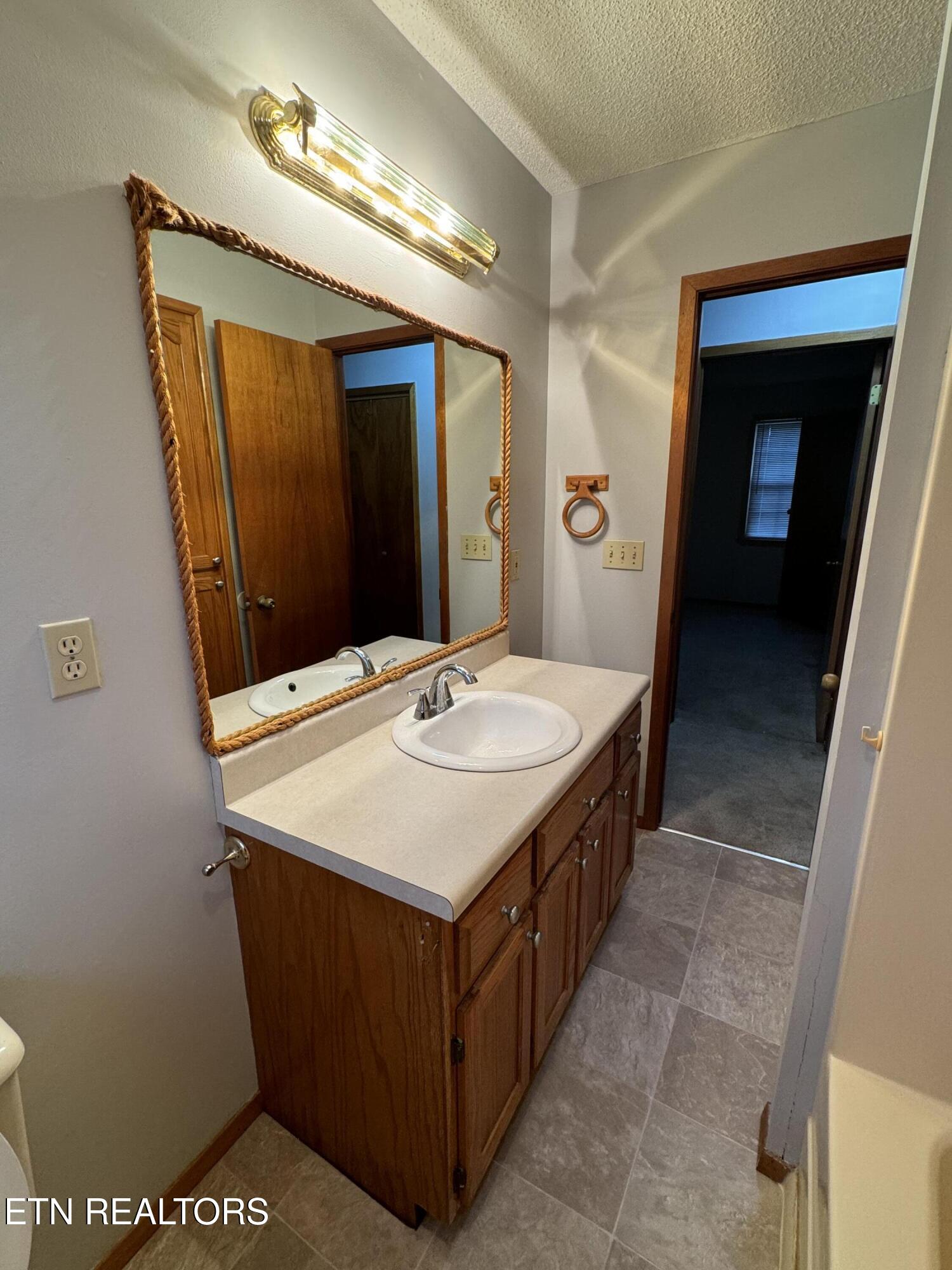276 O & W Road Oneida TN 37841