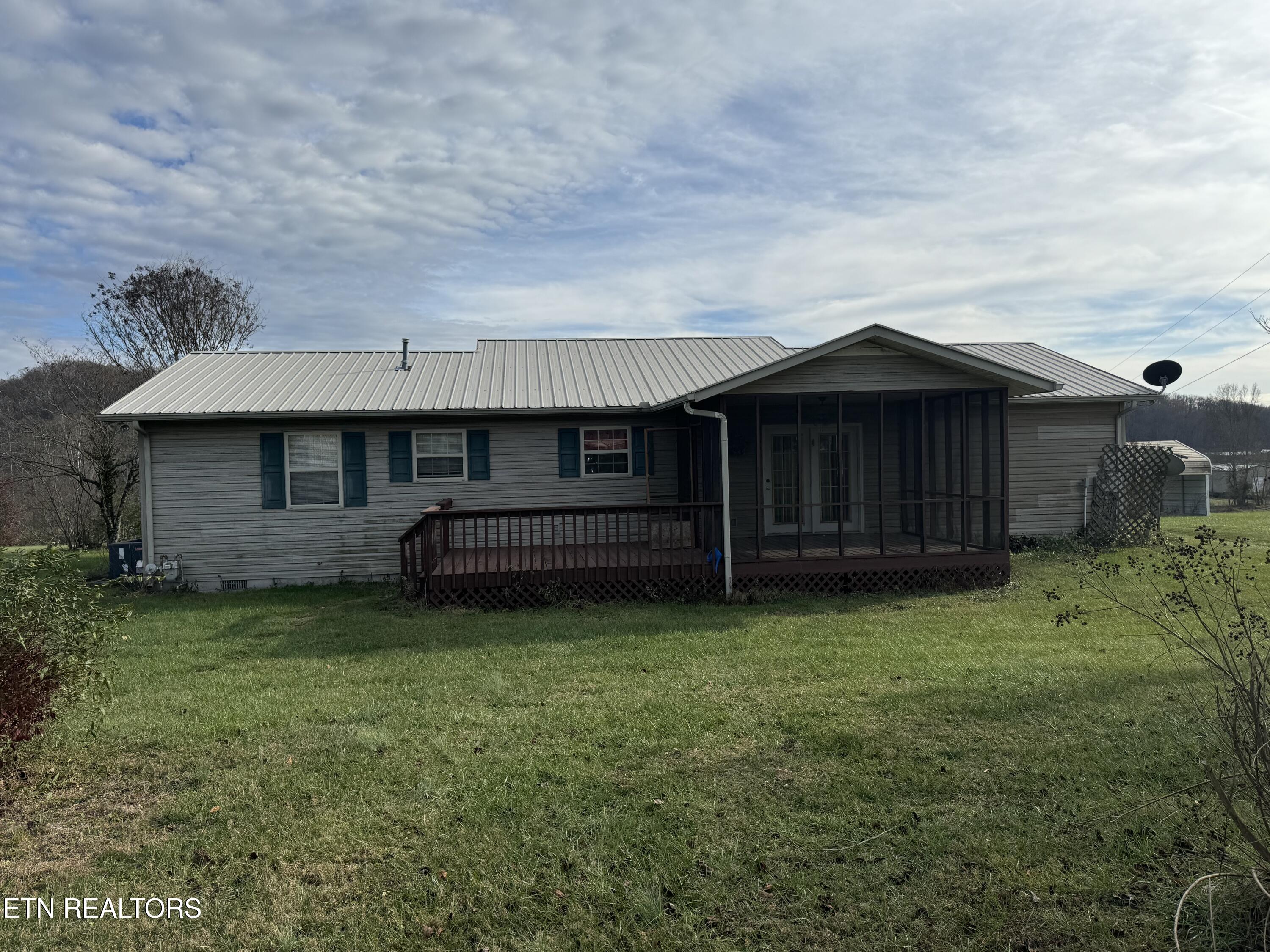 276 O & W Road Oneida TN 37841
