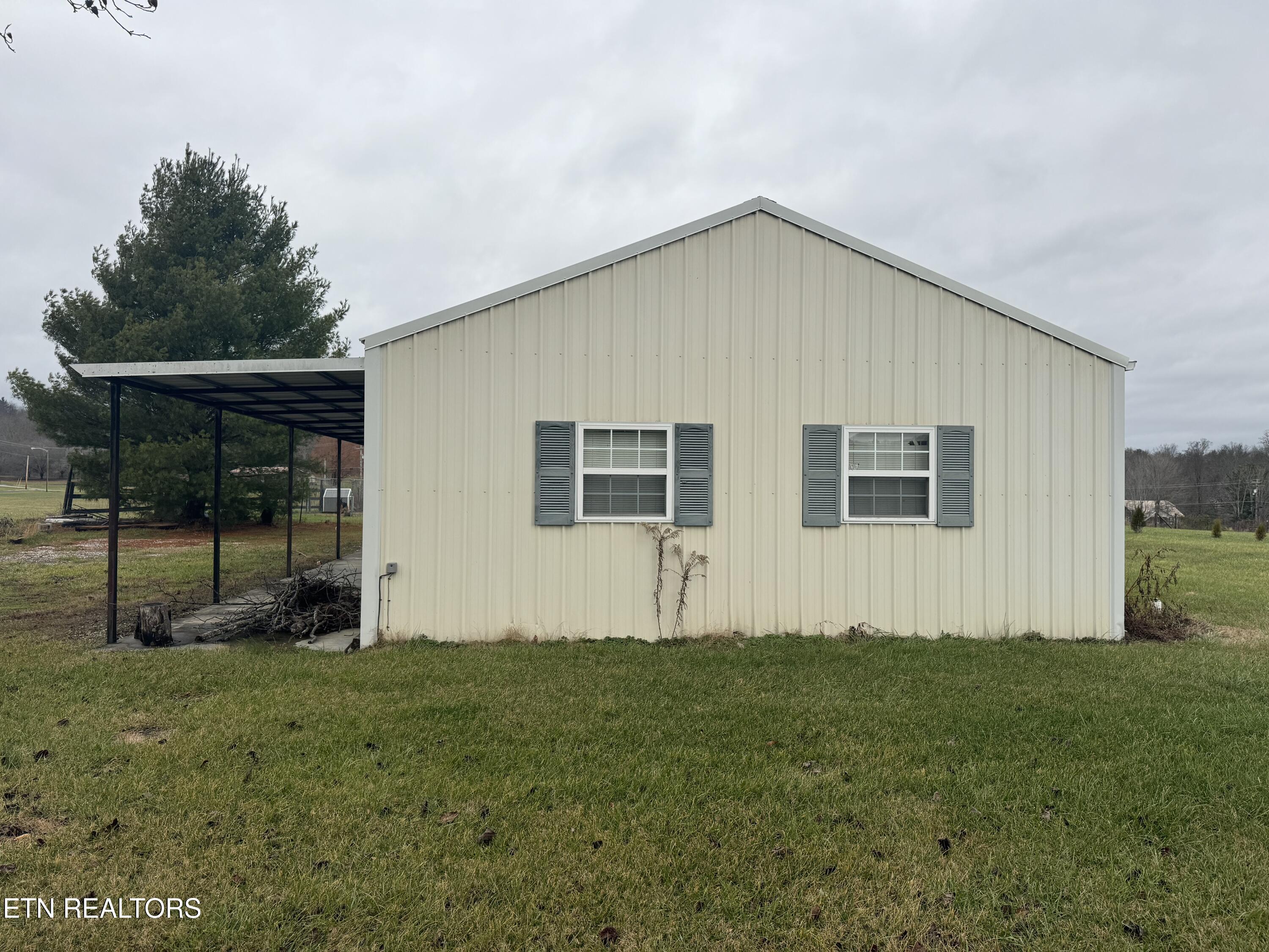 276 O & W Road Oneida TN 37841