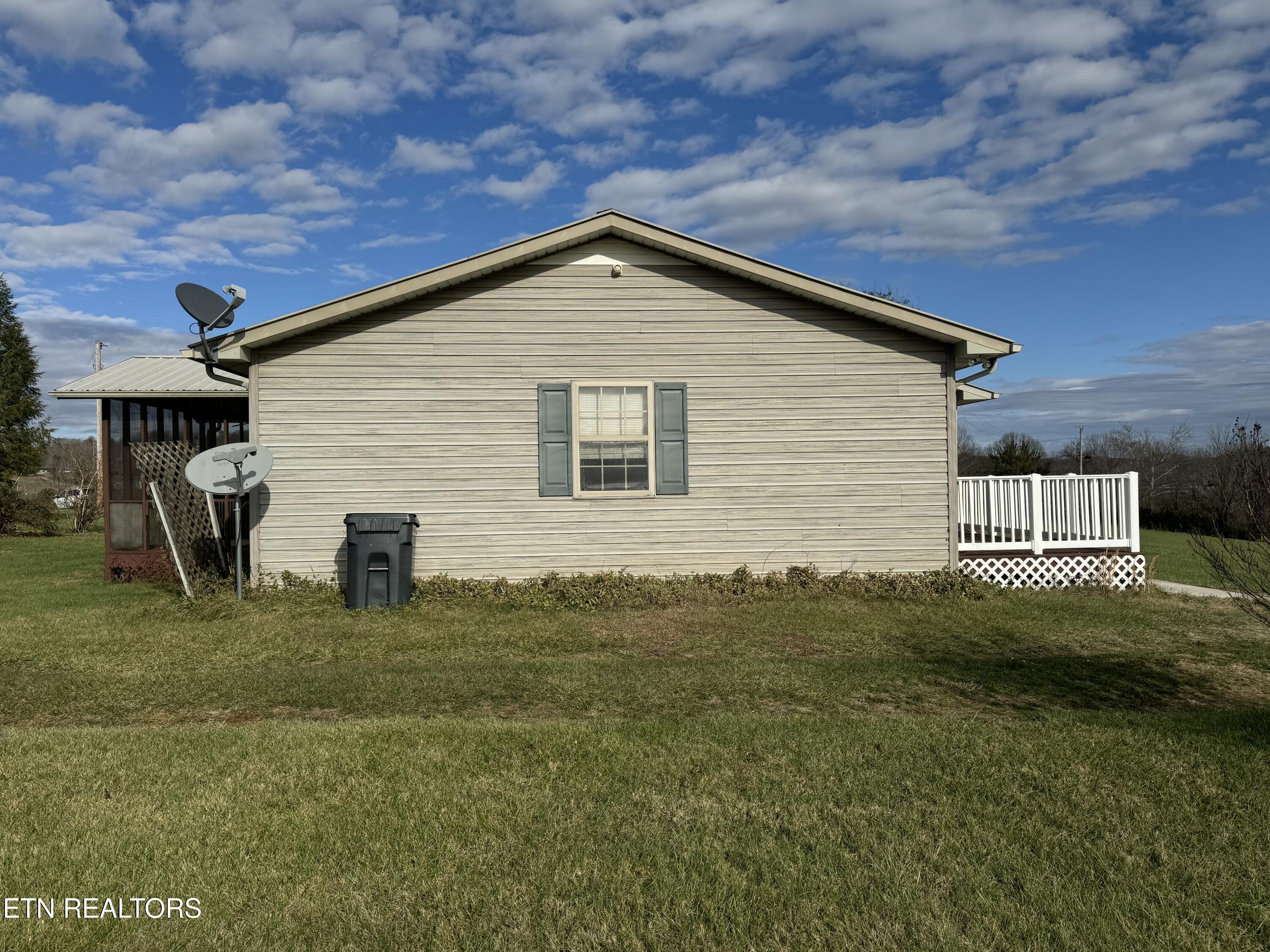 276 O & W Road Oneida TN 37841