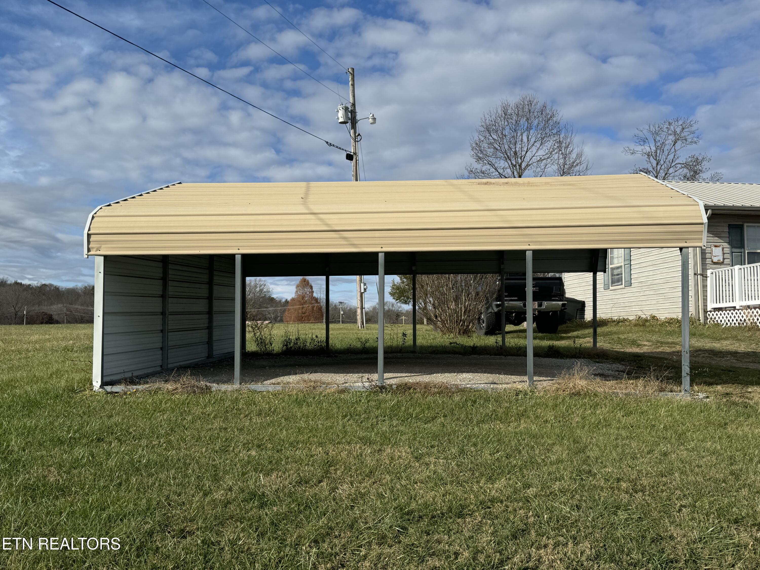 276 O & W Road Oneida TN 37841