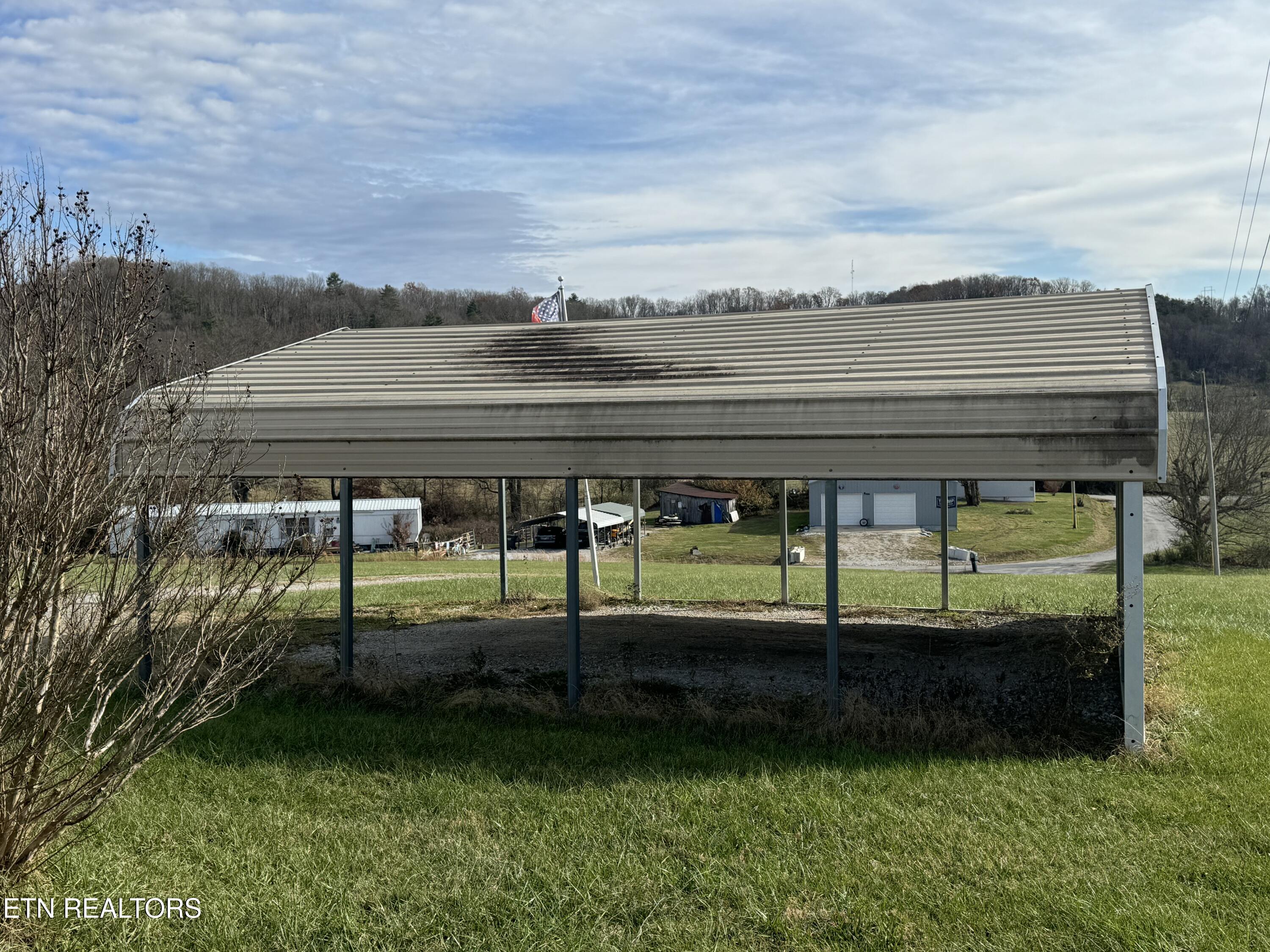 276 O & W Road Oneida TN 37841