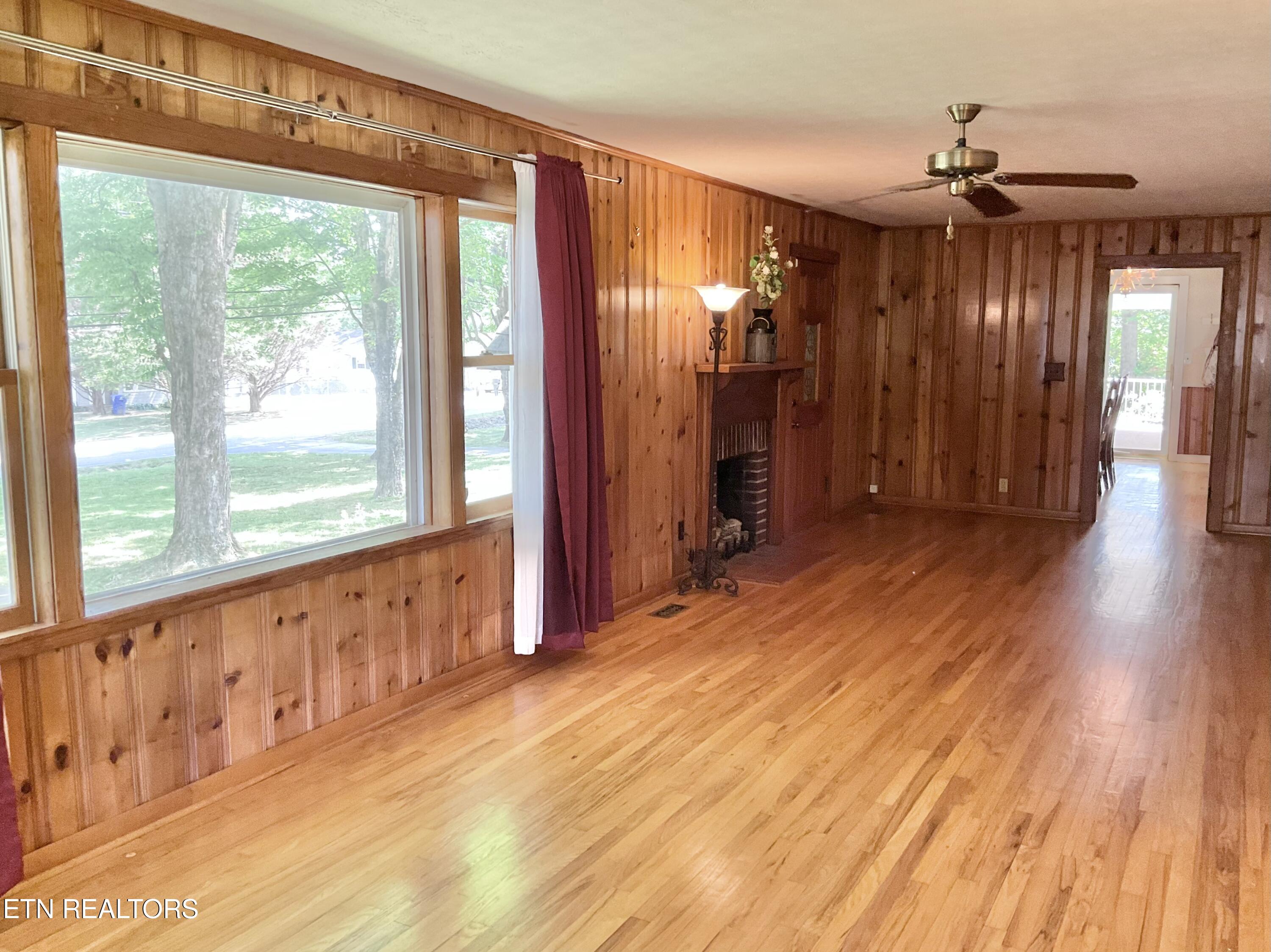 328 Ridgeview Drive Clinton TN 37716