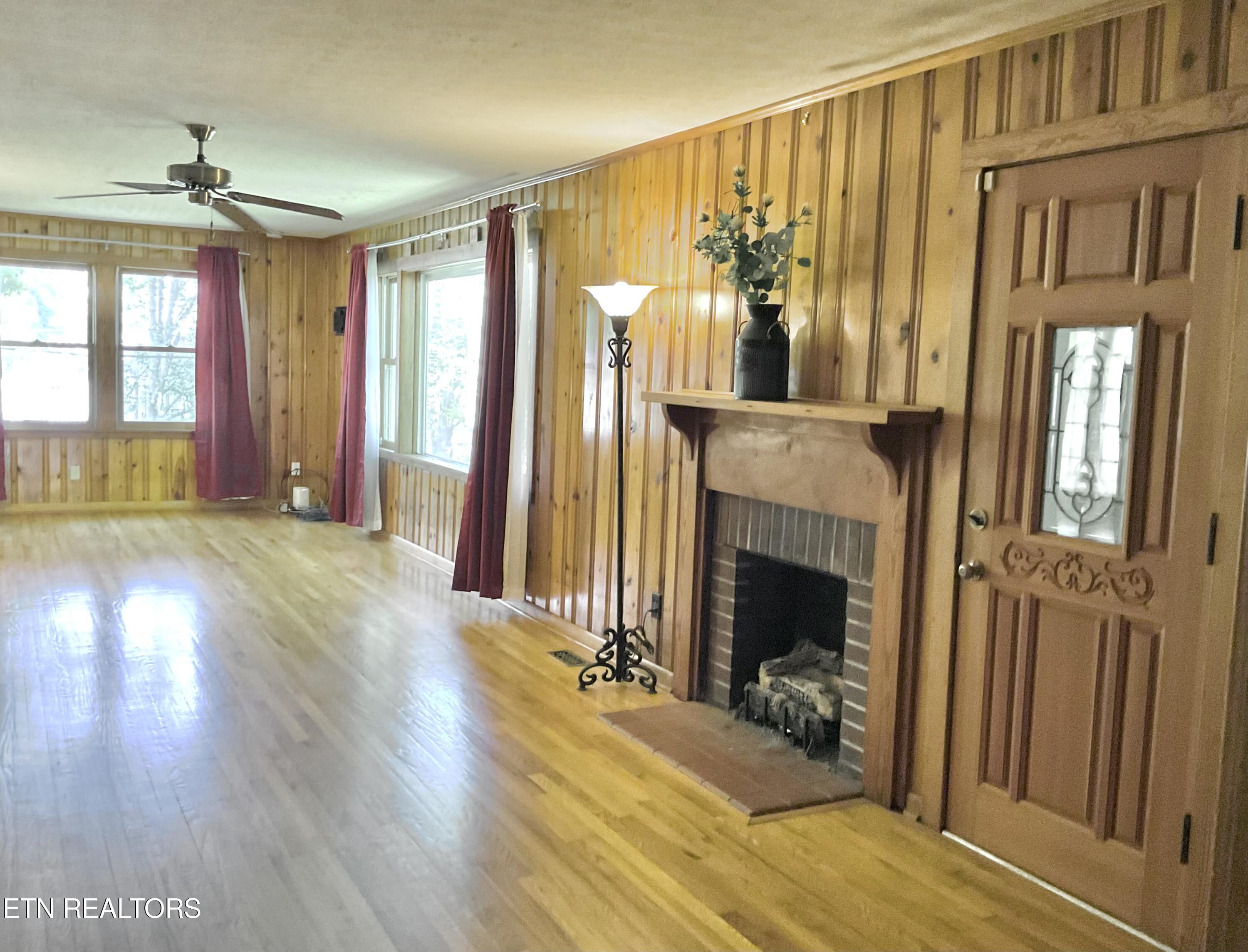 328 Ridgeview Drive Clinton TN 37716