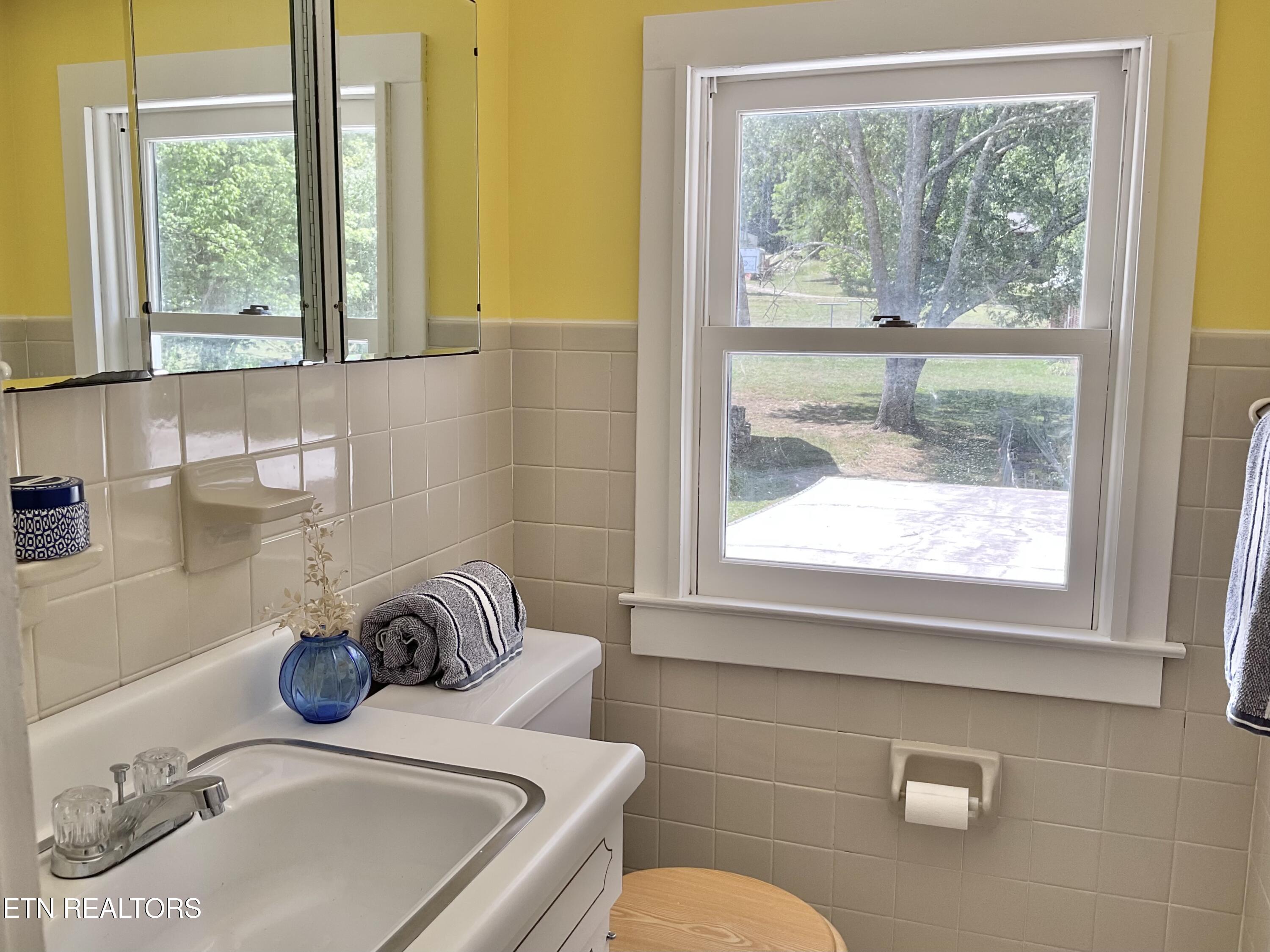 328 Ridgeview Drive Clinton TN 37716