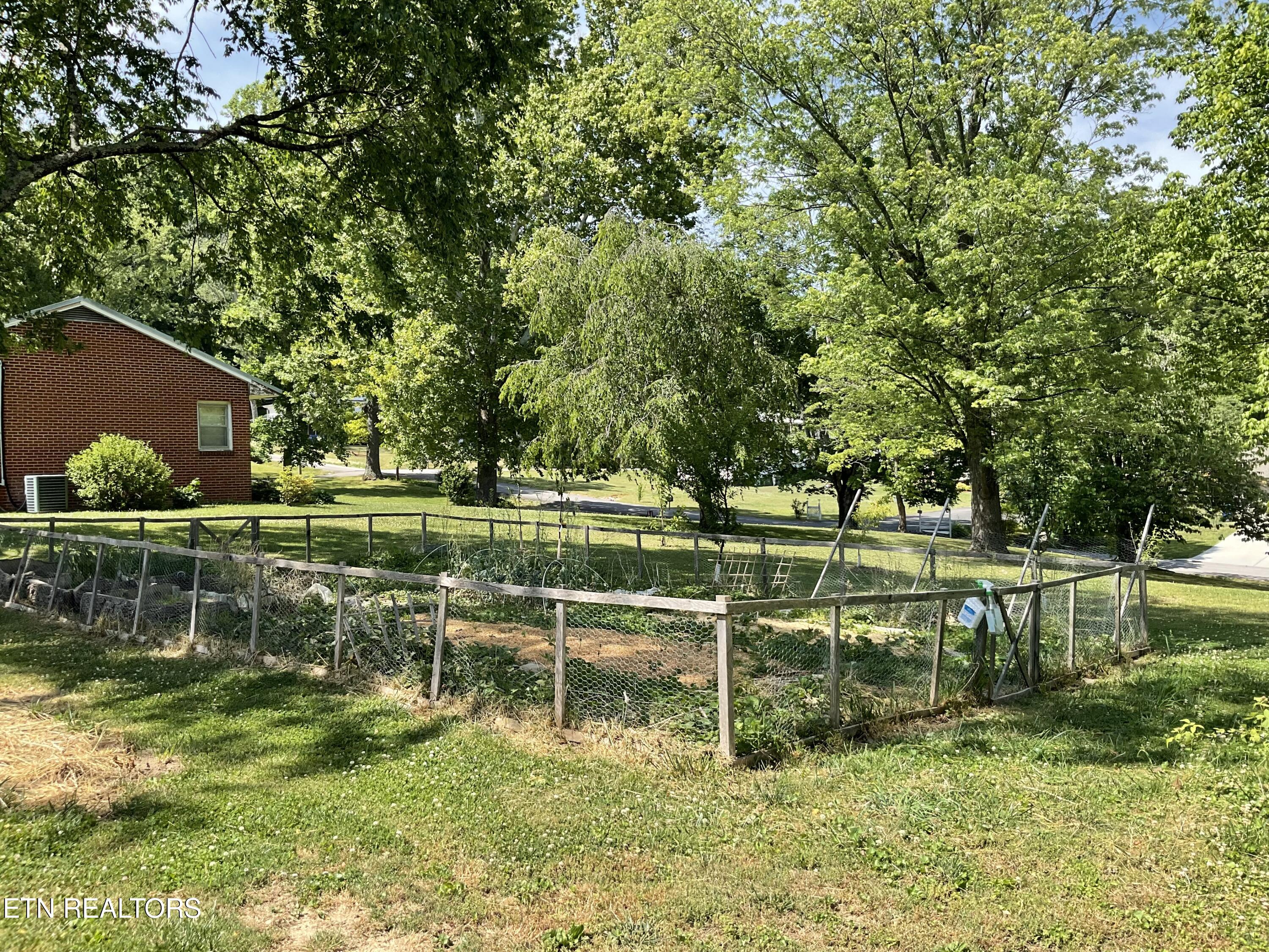 328 Ridgeview Drive Clinton TN 37716