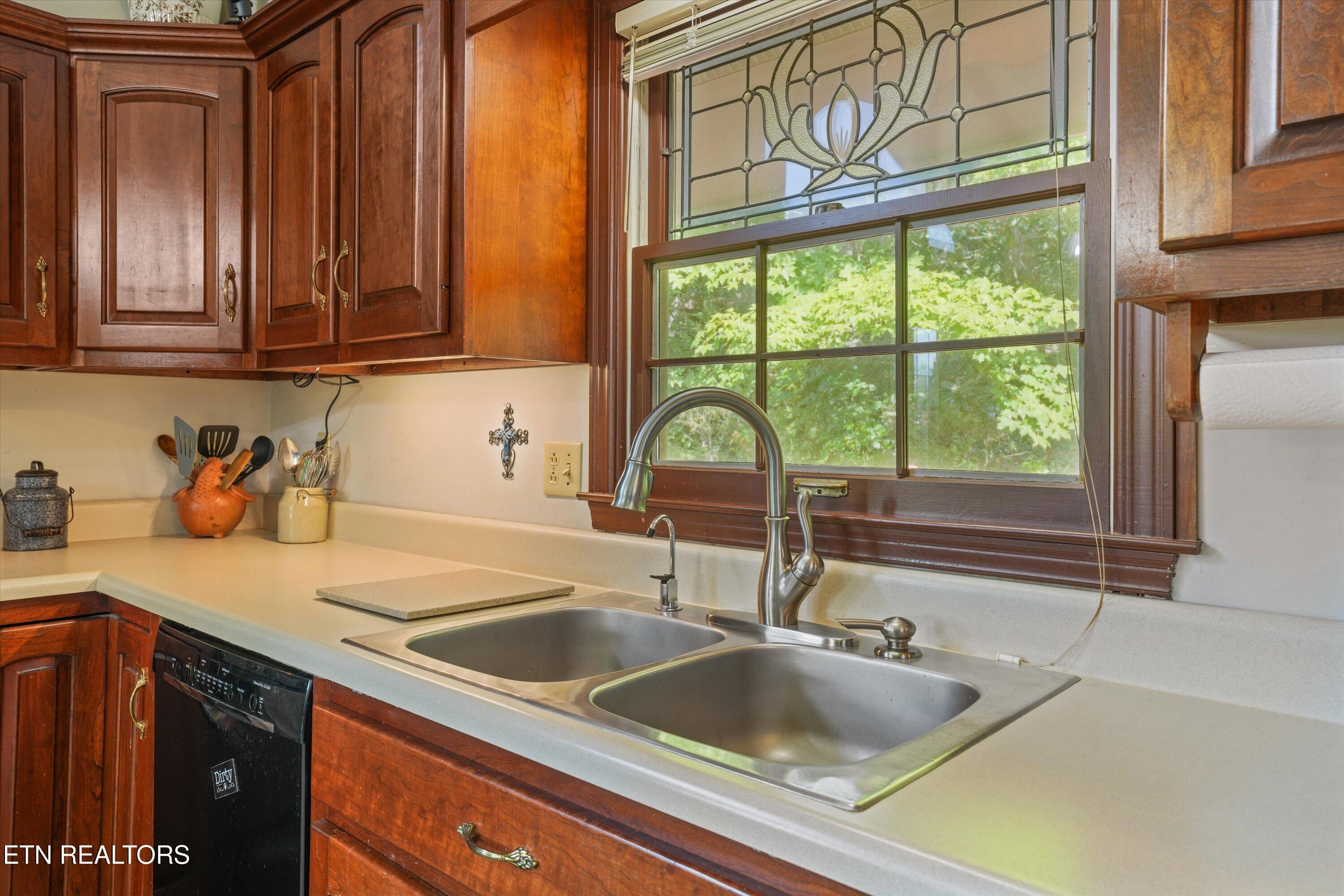 745 Blockhouse Valley Road Clinton TN 37716