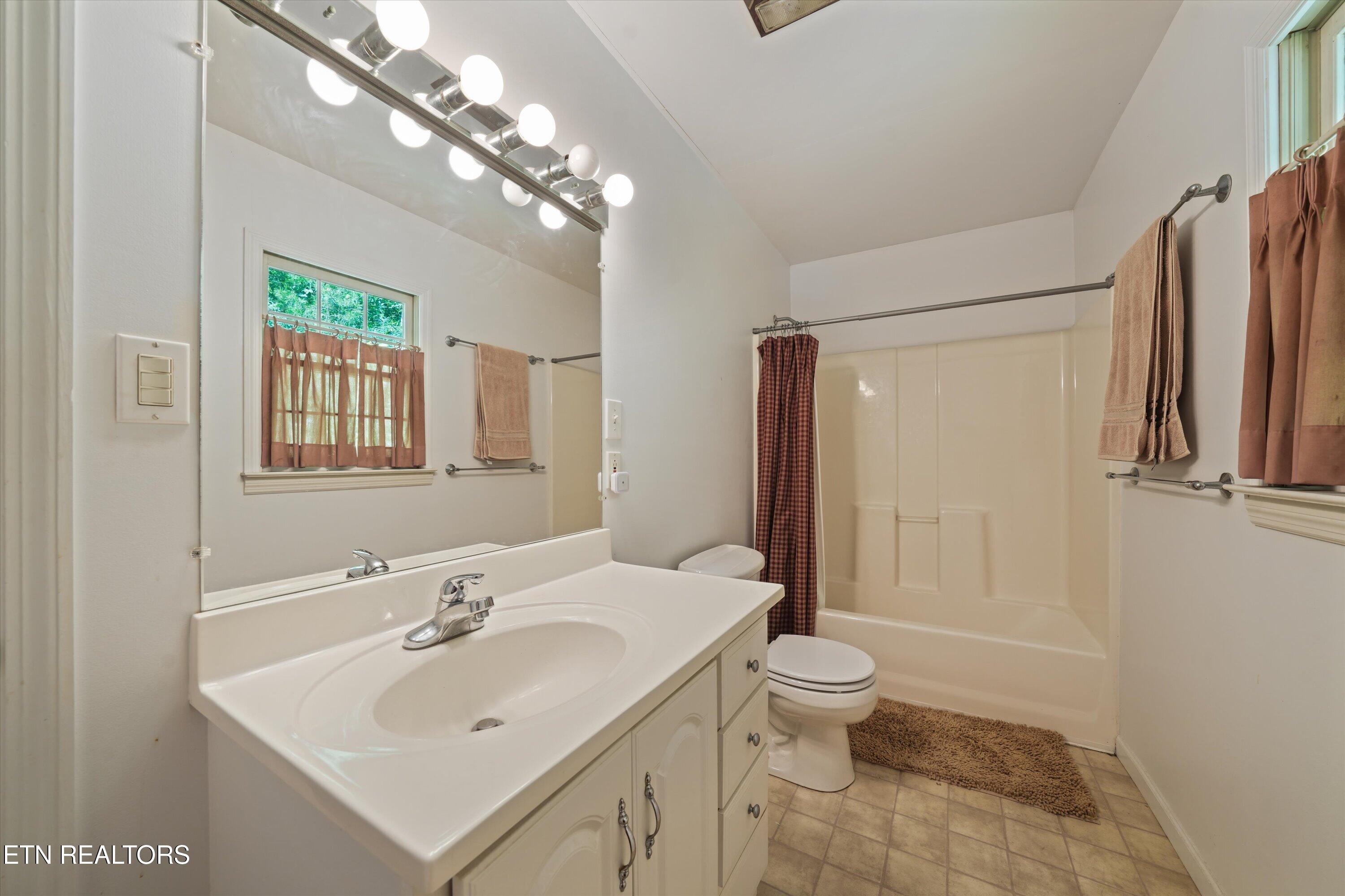 745 Blockhouse Valley Road Clinton TN 37716