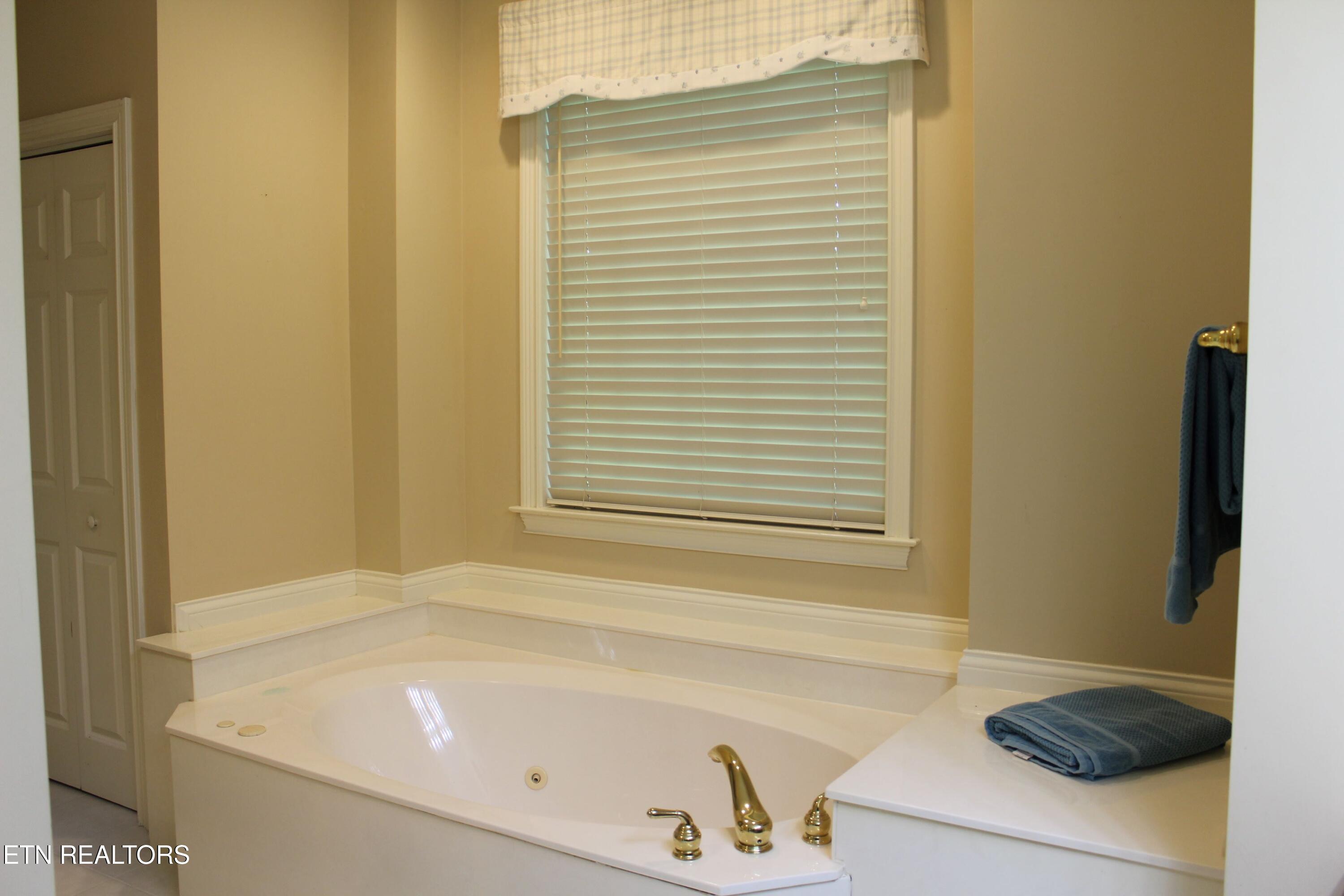 117 Saratoga Drive Clinton TN 37716