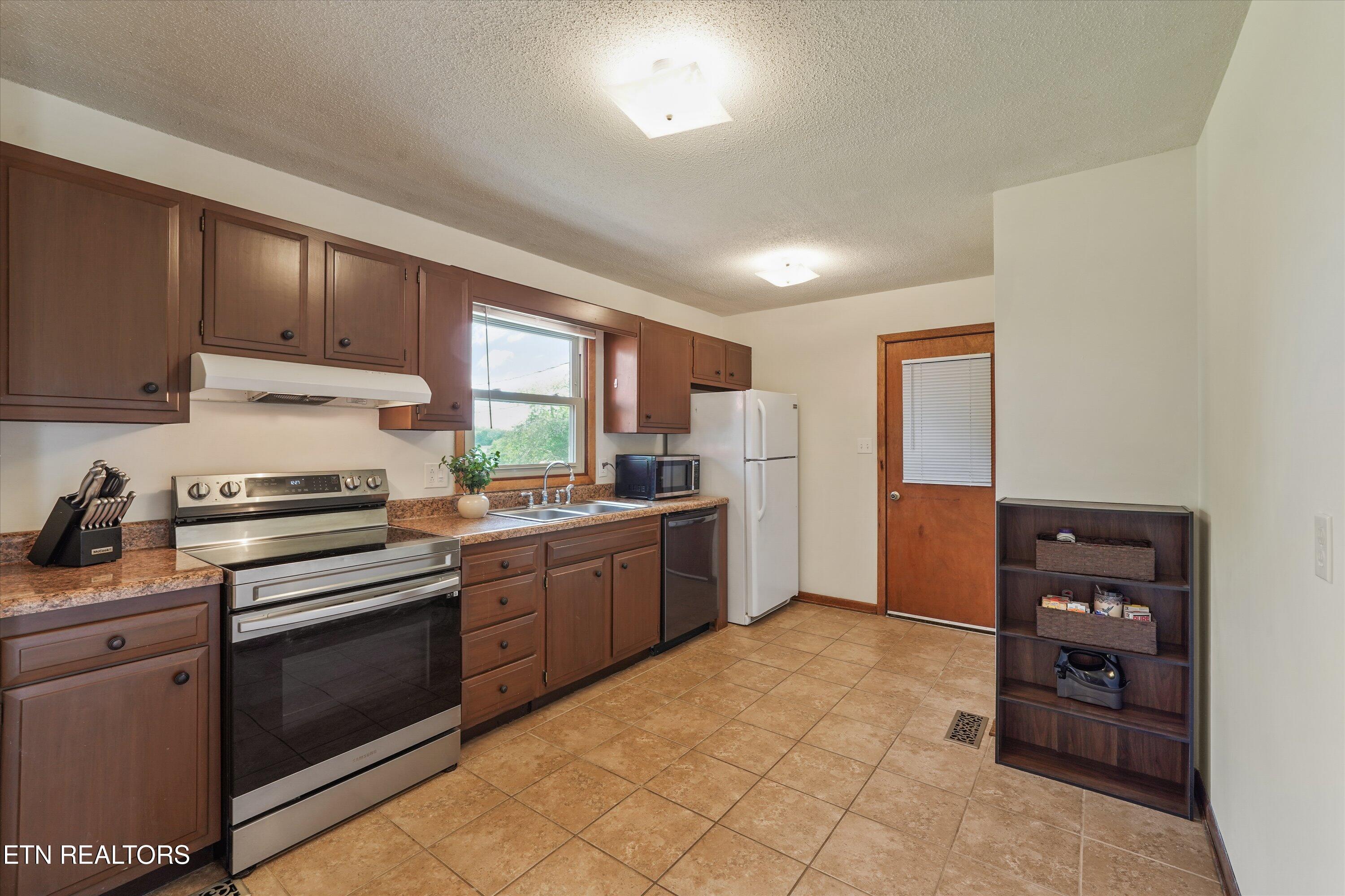 7740 Ashley Road Powell TN 37849