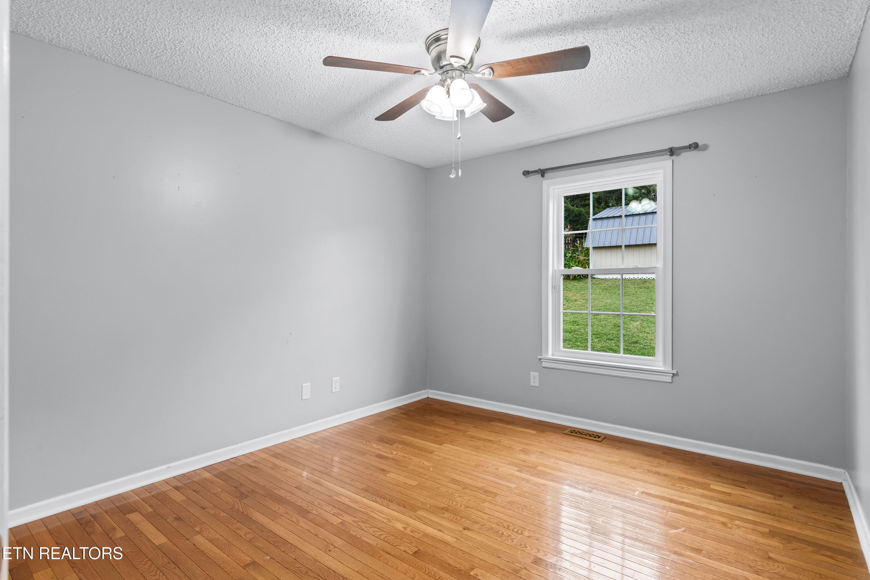 206 Hickory Lane Jacksboro TN 37757