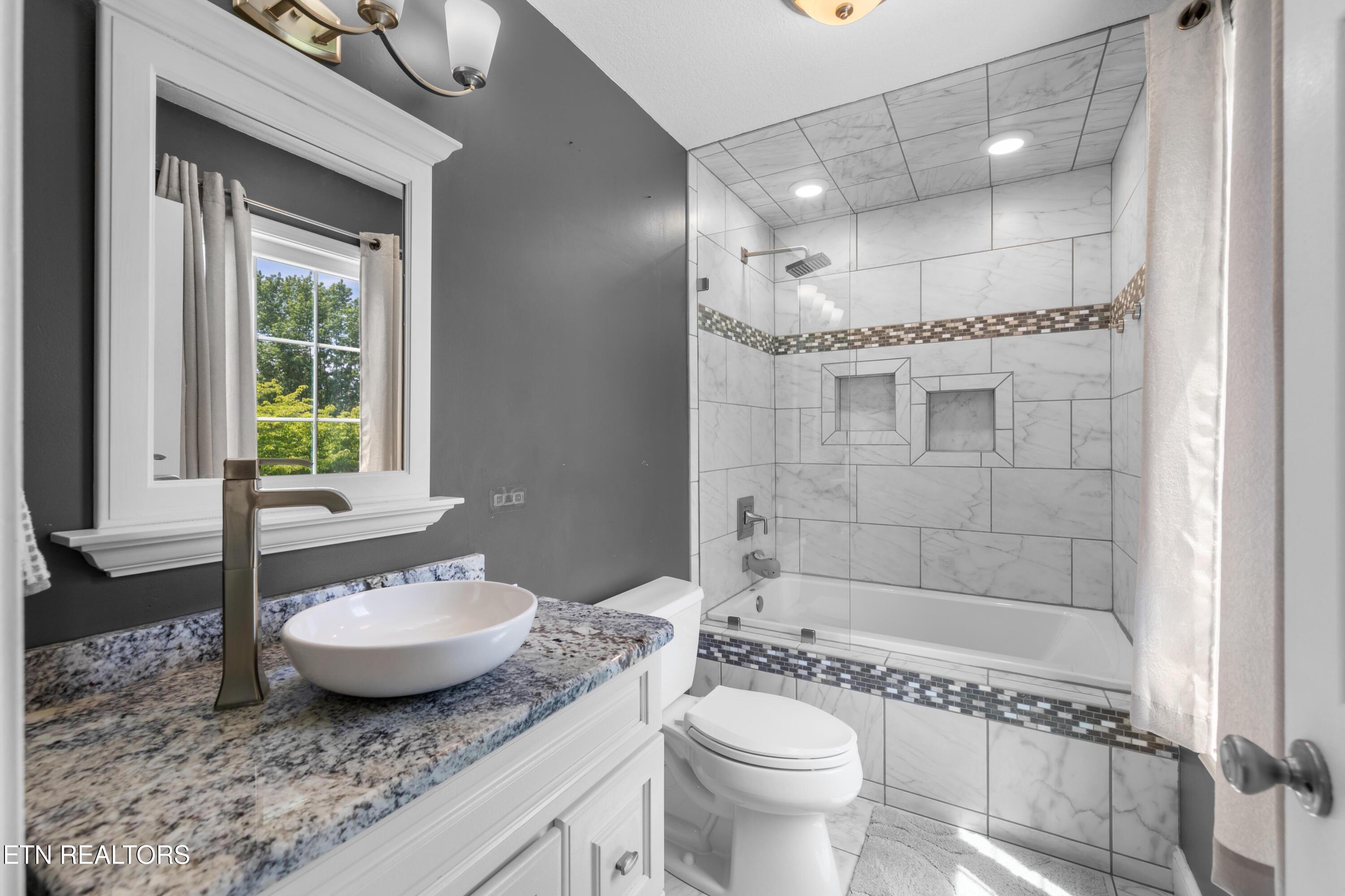 206 Hickory Lane Jacksboro TN 37757