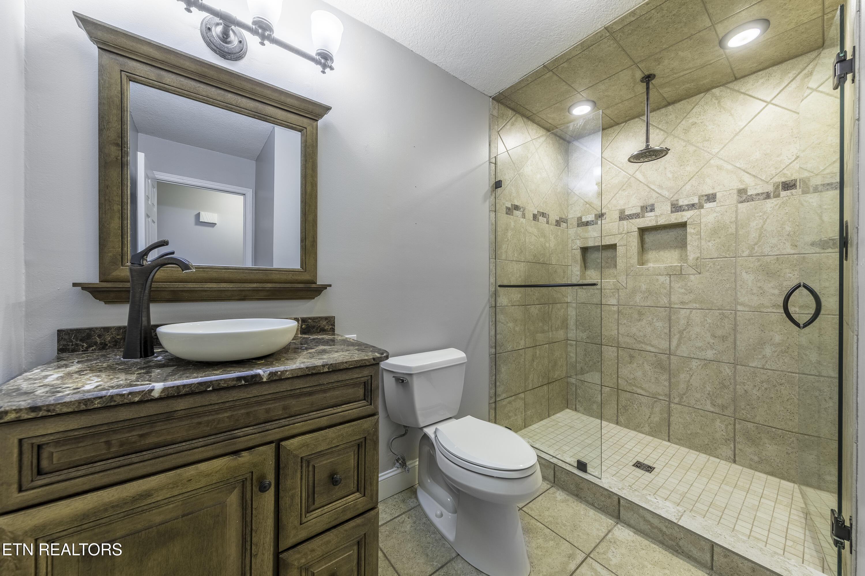 206 Hickory Lane Jacksboro TN 37757