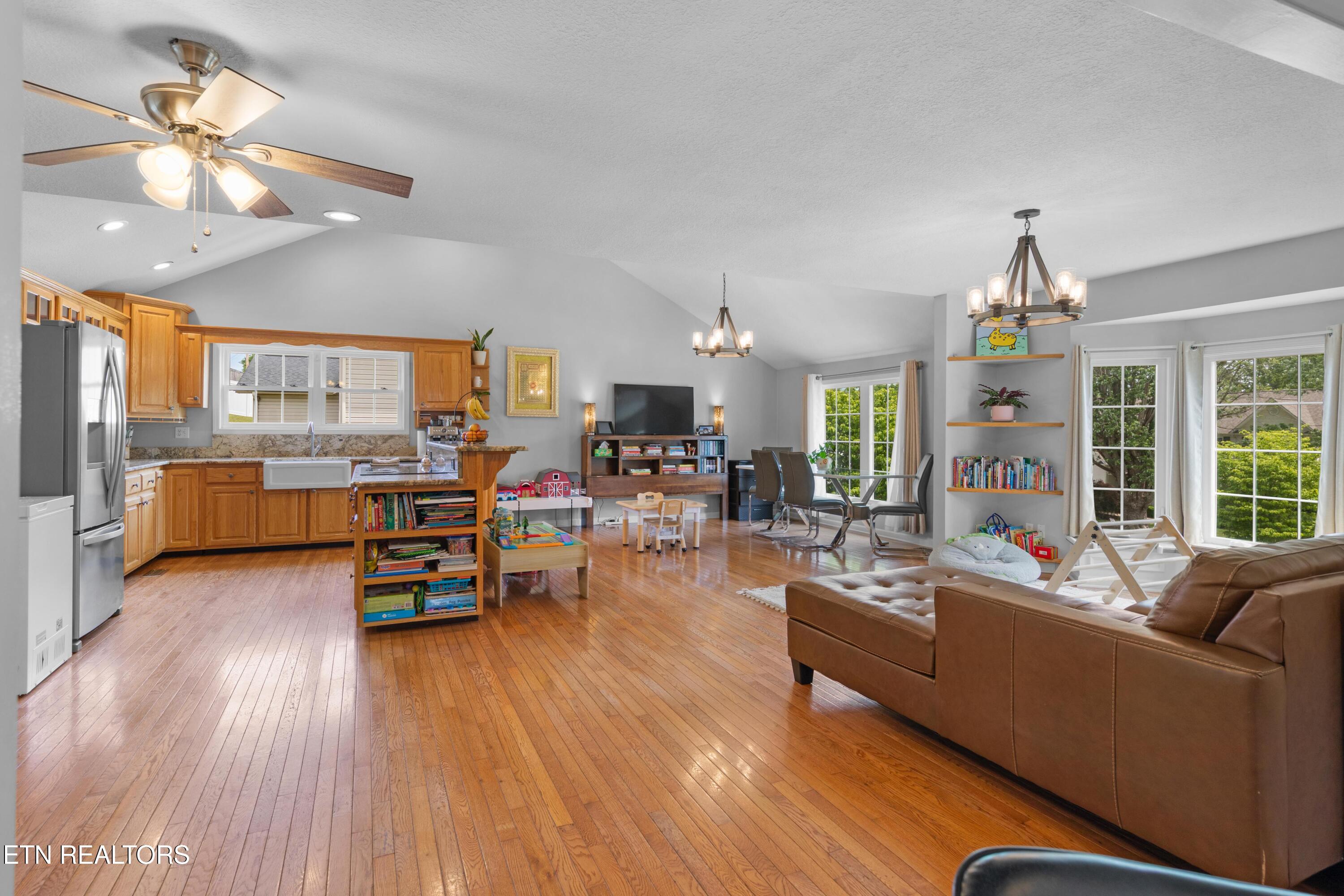 206 Hickory Lane Jacksboro TN 37757